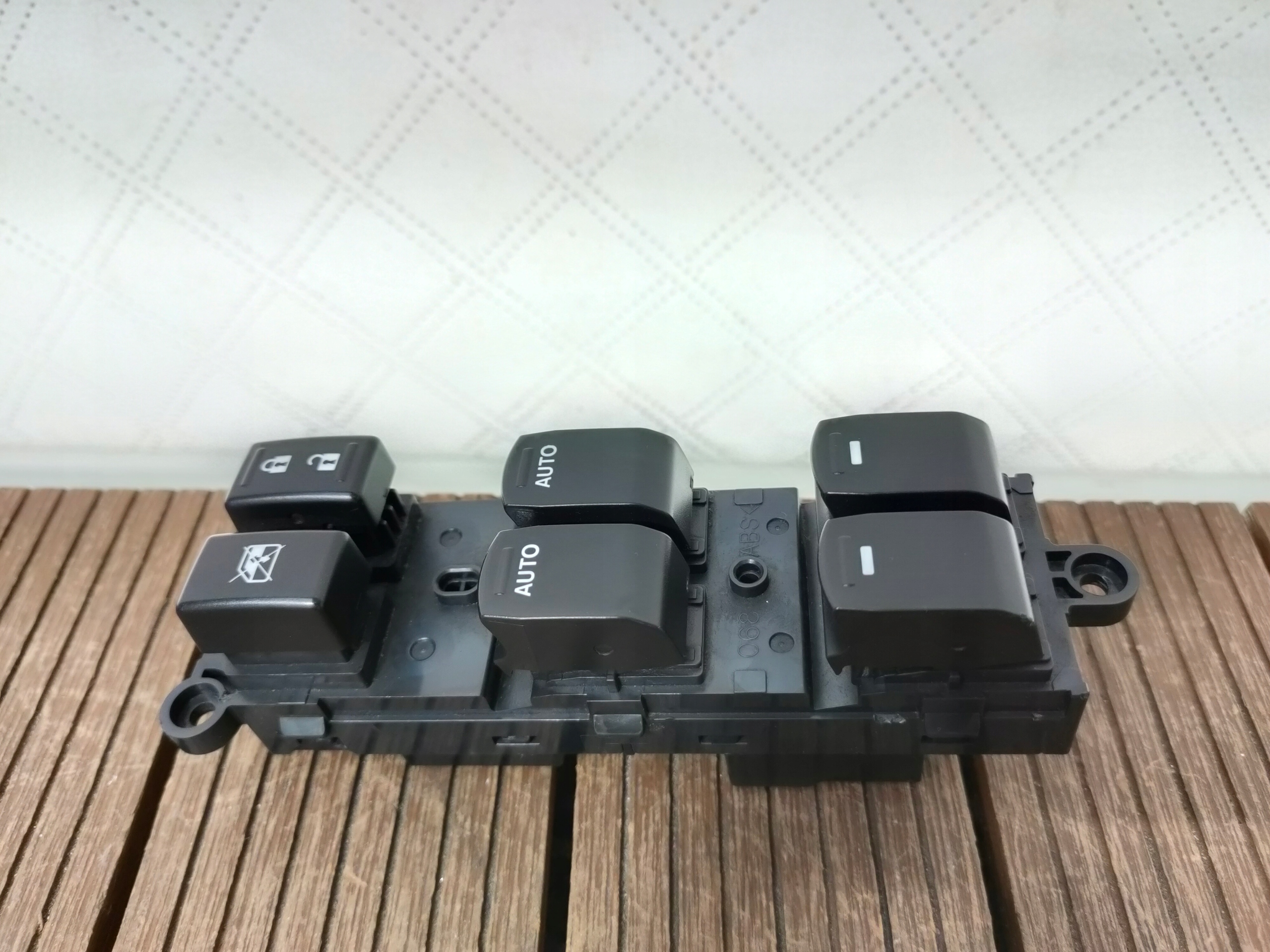 SUZUKI KIZASHI 09-14 window control switch driver´s PANEL 57L01330Y OE