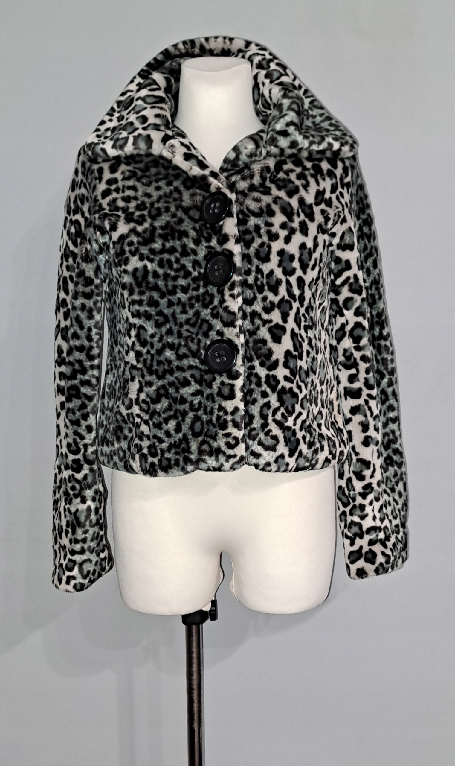 A765. Cubus Futerko Panterka Krótka Kurtka R.34