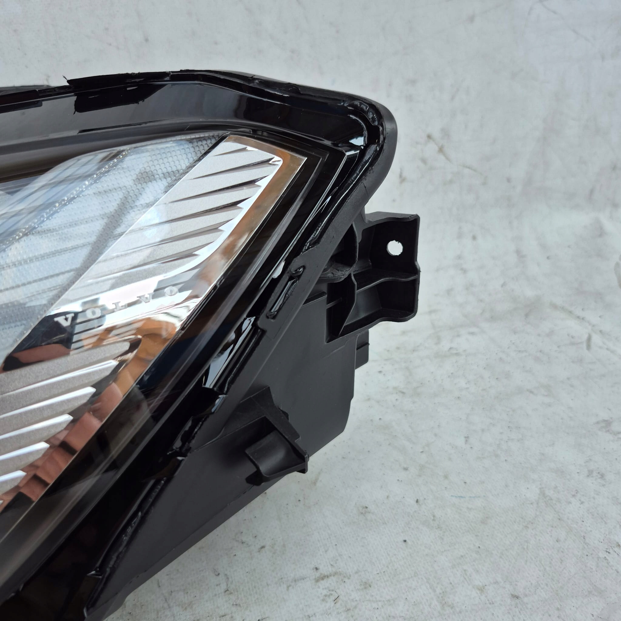VOLVO XC60 II LIFT 20- light left front front FULL LED 32342506