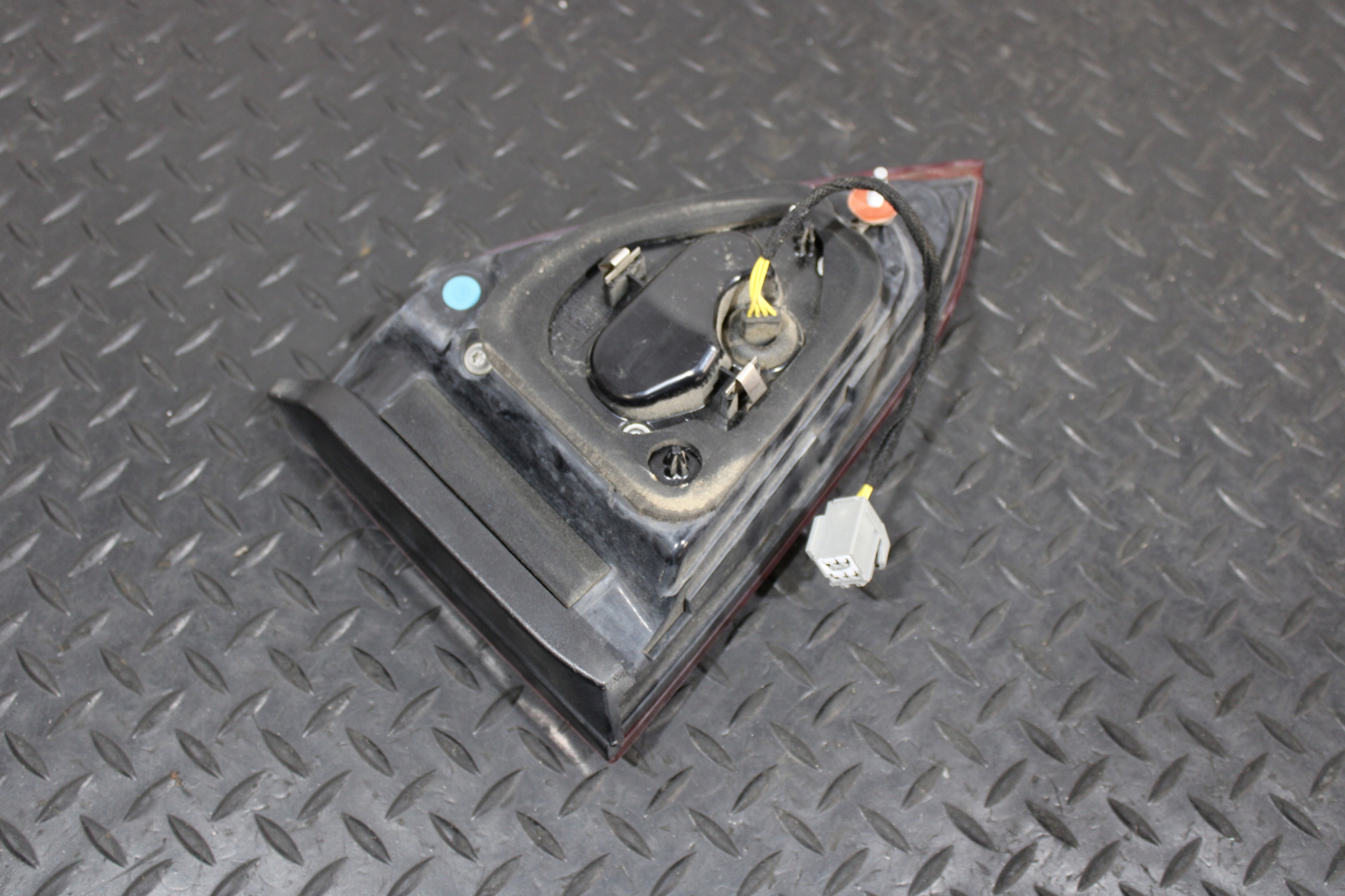 light bonnet left rear part MASERATI LEVANTE M161 06701008700
