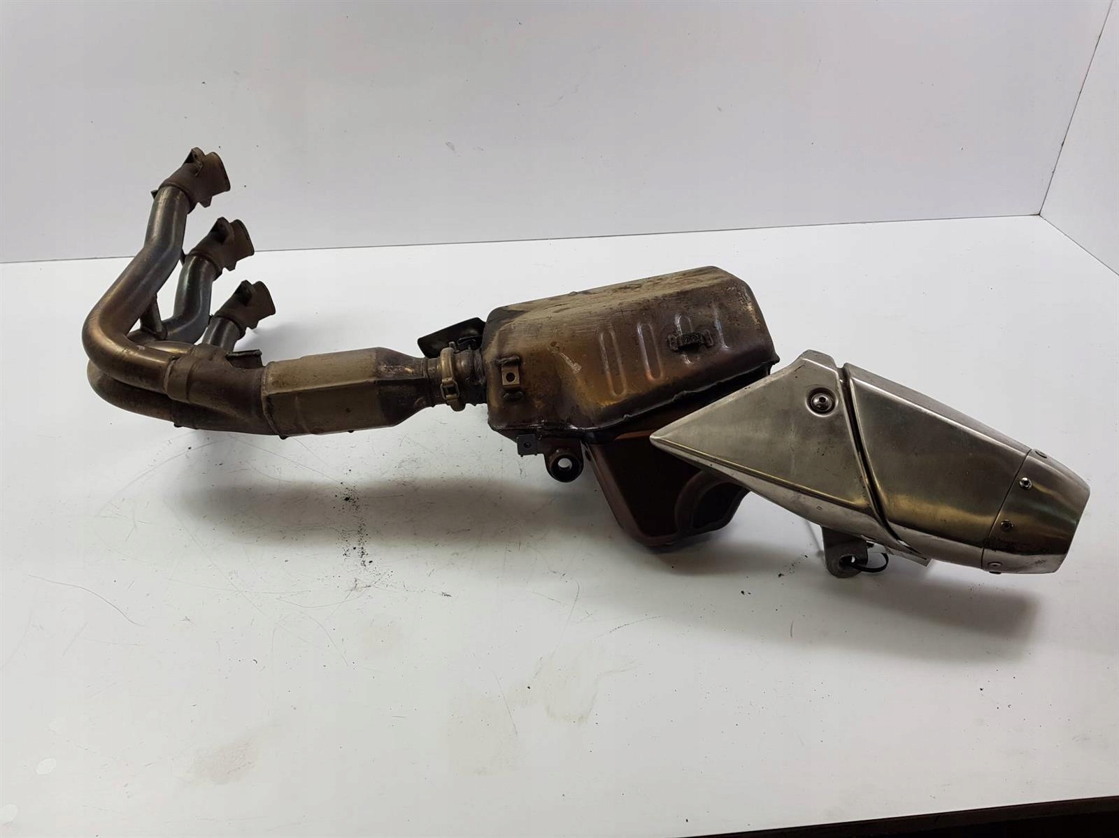 WYDECH KONCOWY TRIUMPH DAYTONA 675 R Part manufacturer Triumph original OE