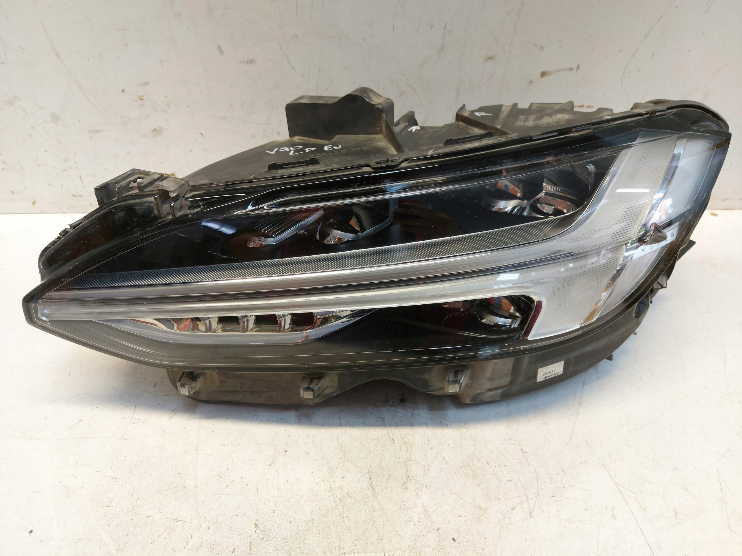 VOLVO V90 фара повний комплект led ліва сторона вушко