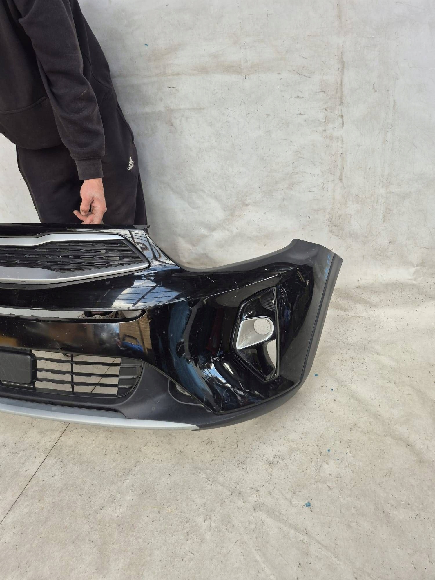 KIA STONIC 17- bumper front front grill grid 86511-H8400