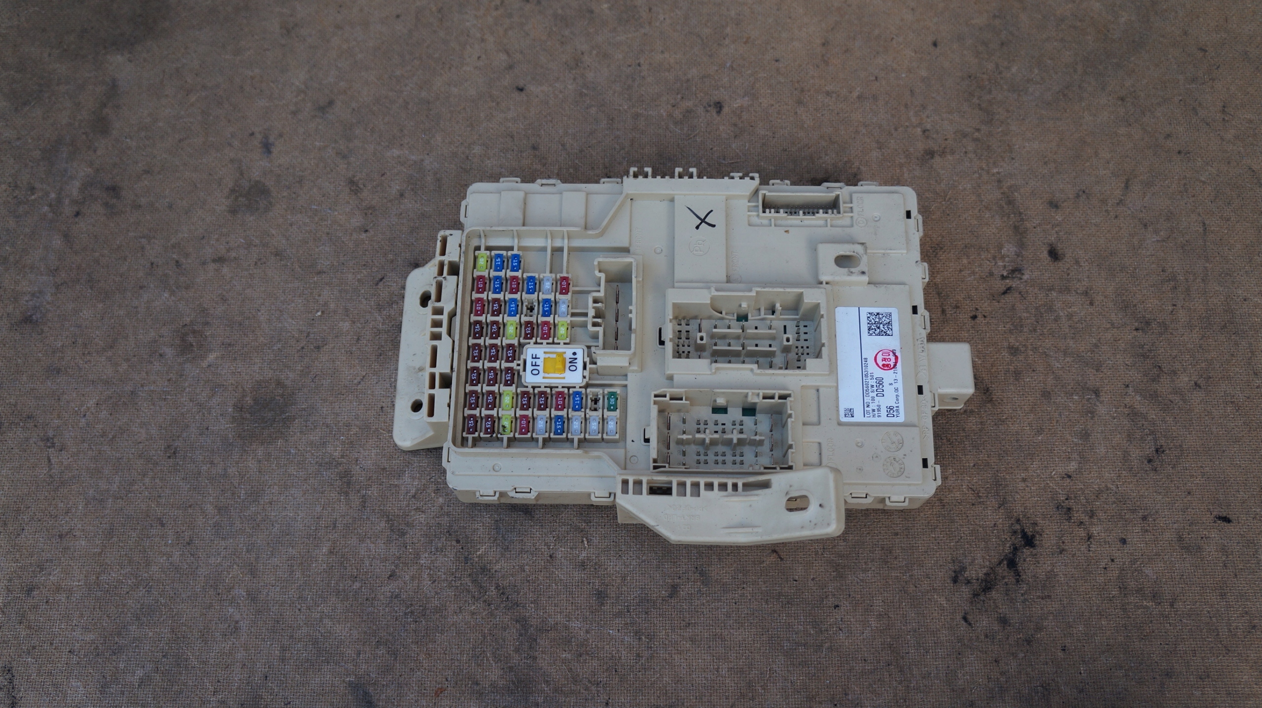 HYUNDAI KONA BSI PUSZKA BEZPIECZNIKÓW 91950-DD560