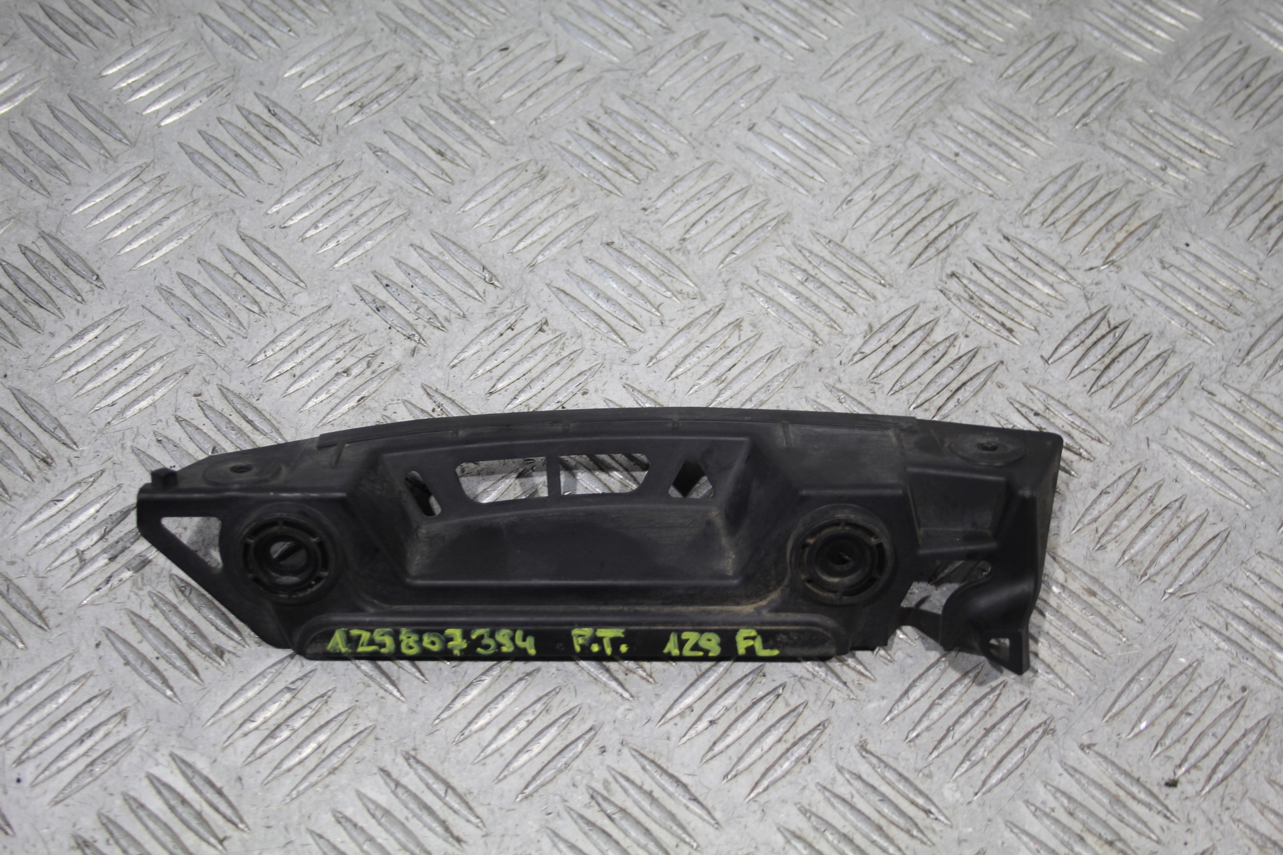 bumper bracket PRAW rear part SKODA OCTAVIA II 1Z9807394