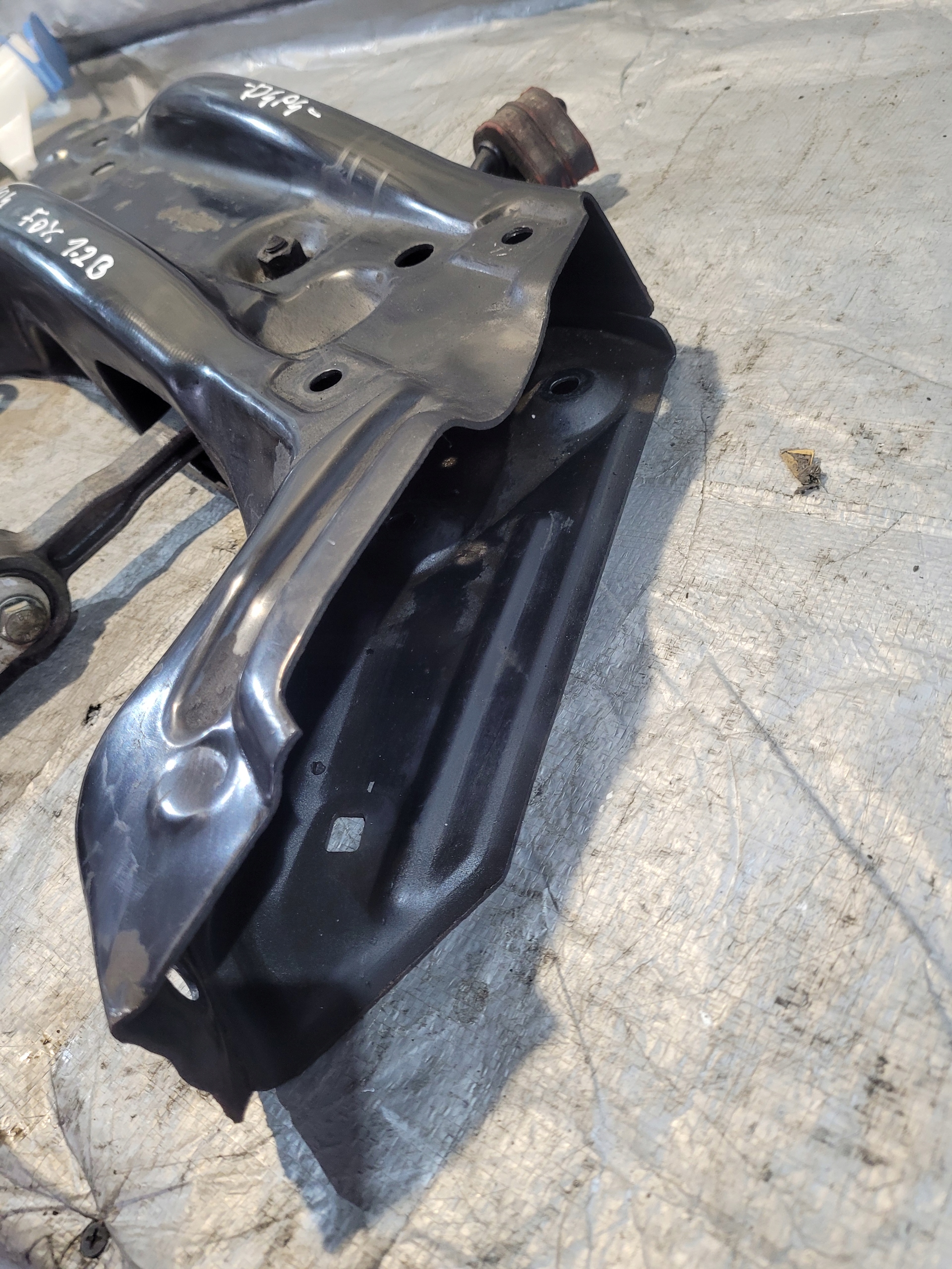 axle beam subframe TRAWERS front VOLKSWAGEN FOX 1.2B 05r.