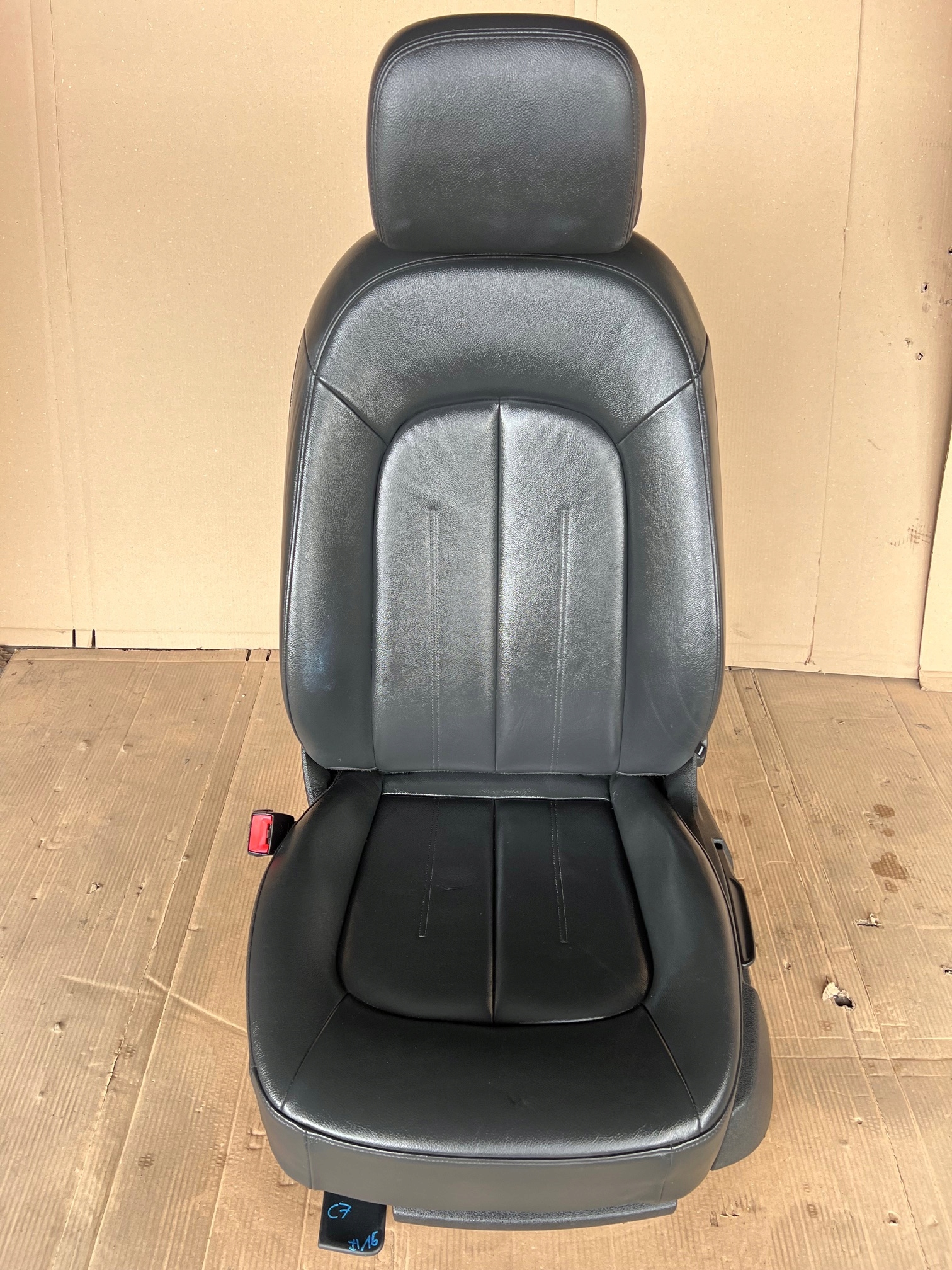 AUDI A6 C7 seat left front driver´s leather