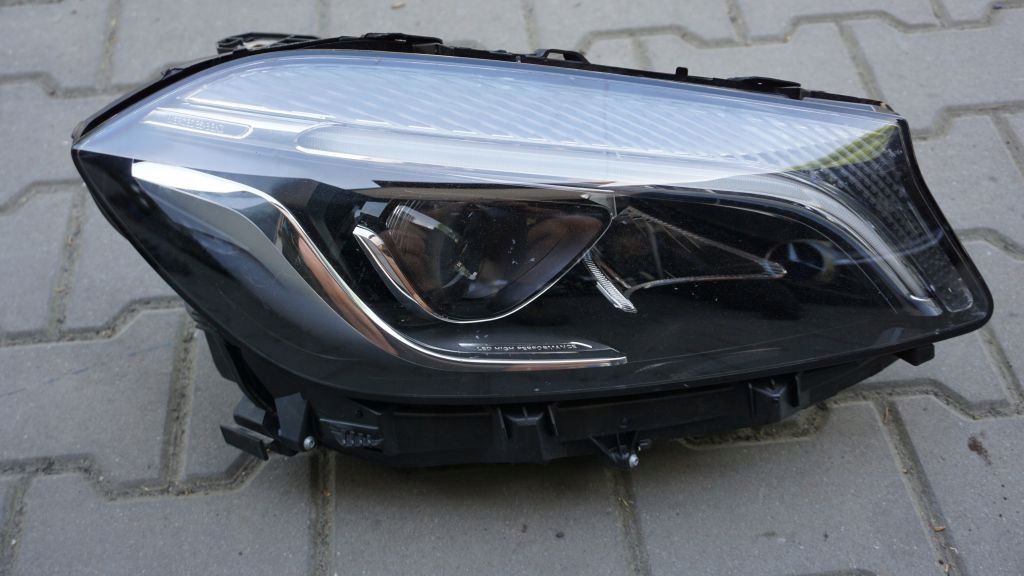 MERCEDES A W 176 LIFT - right light front LED