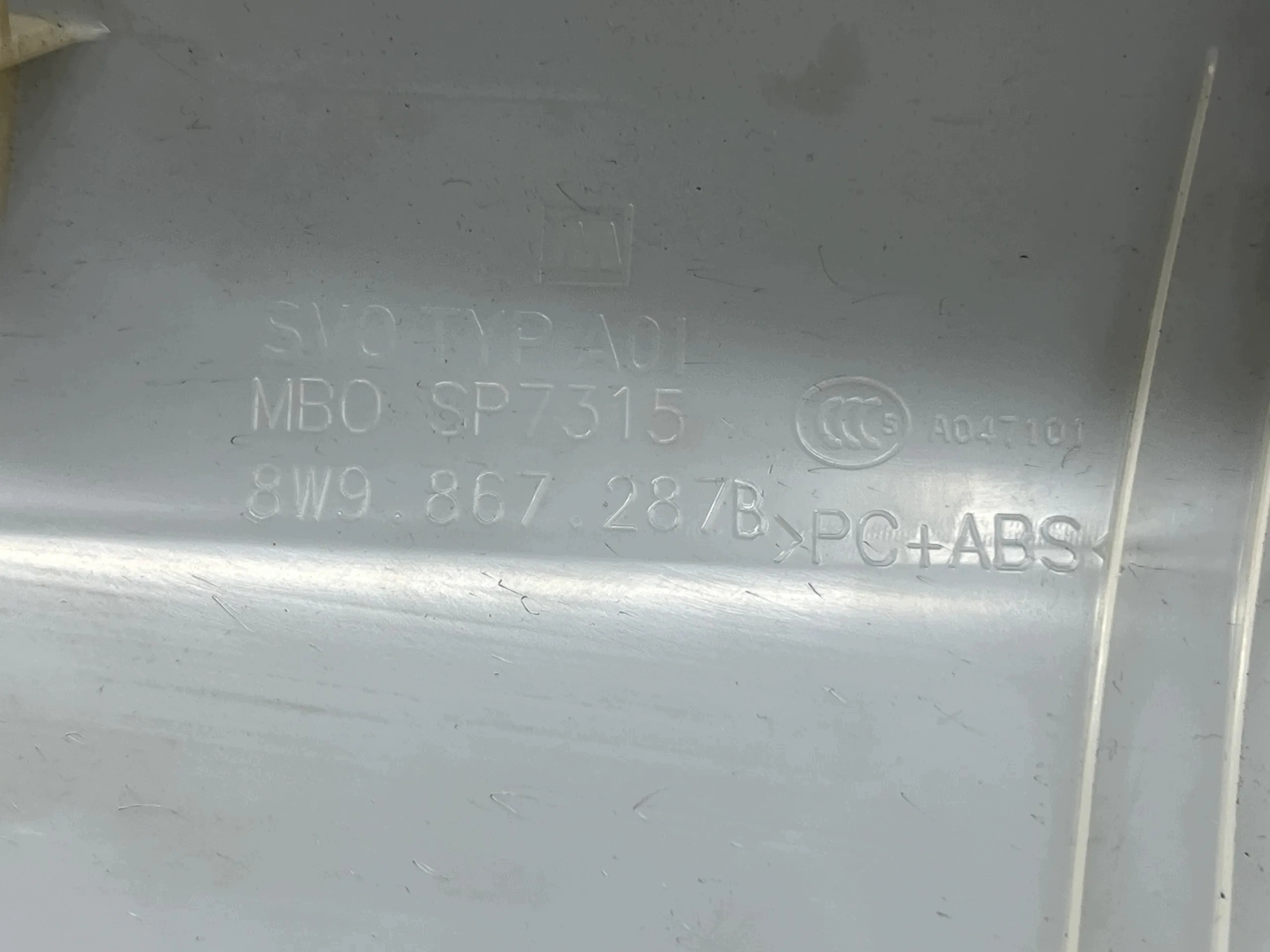 plastic cover pillar left rear part 8W9867287B AUDI A4 B9 8W KOMBI