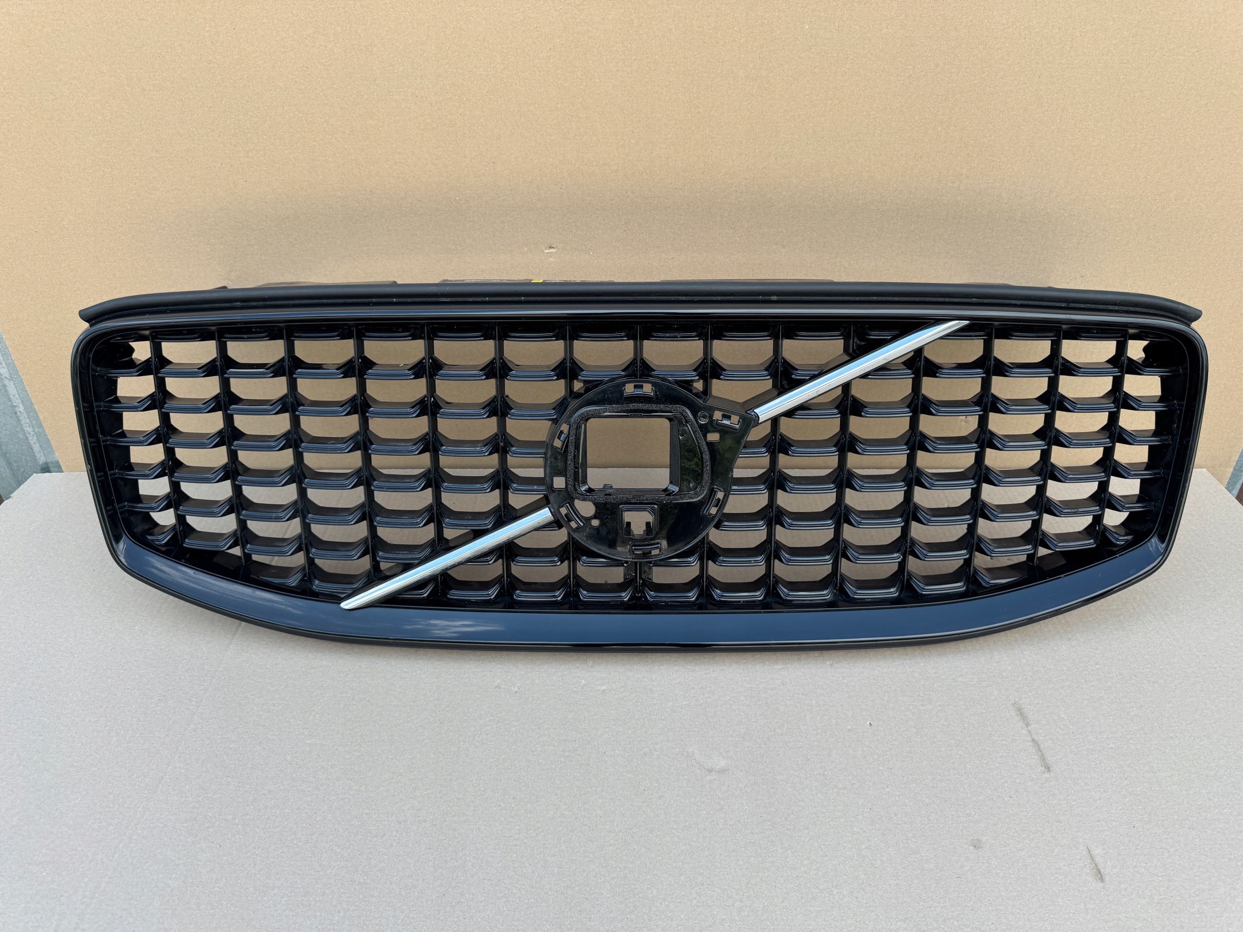 ATRAPA GRILL VOLVO XC60 II LIFT R DESIGN