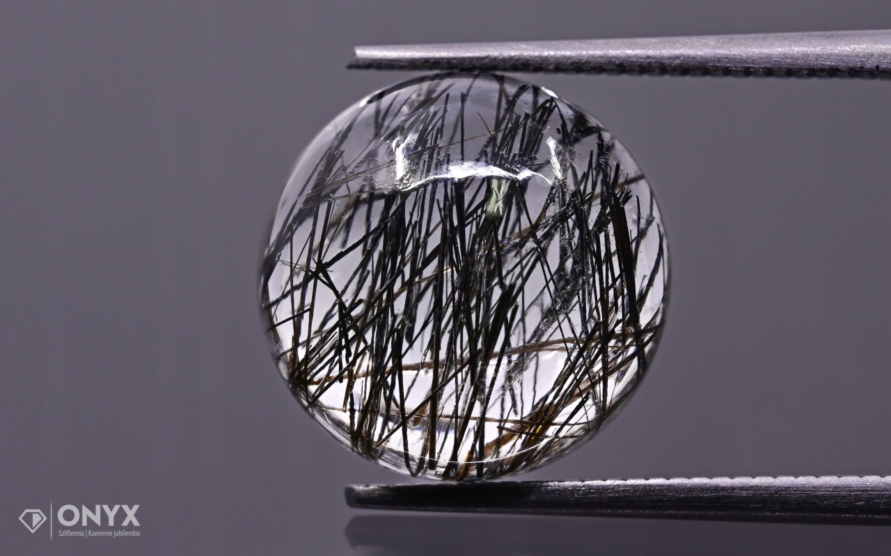 Křemen s turmalínem kabošon A kulatý fi 12 mm