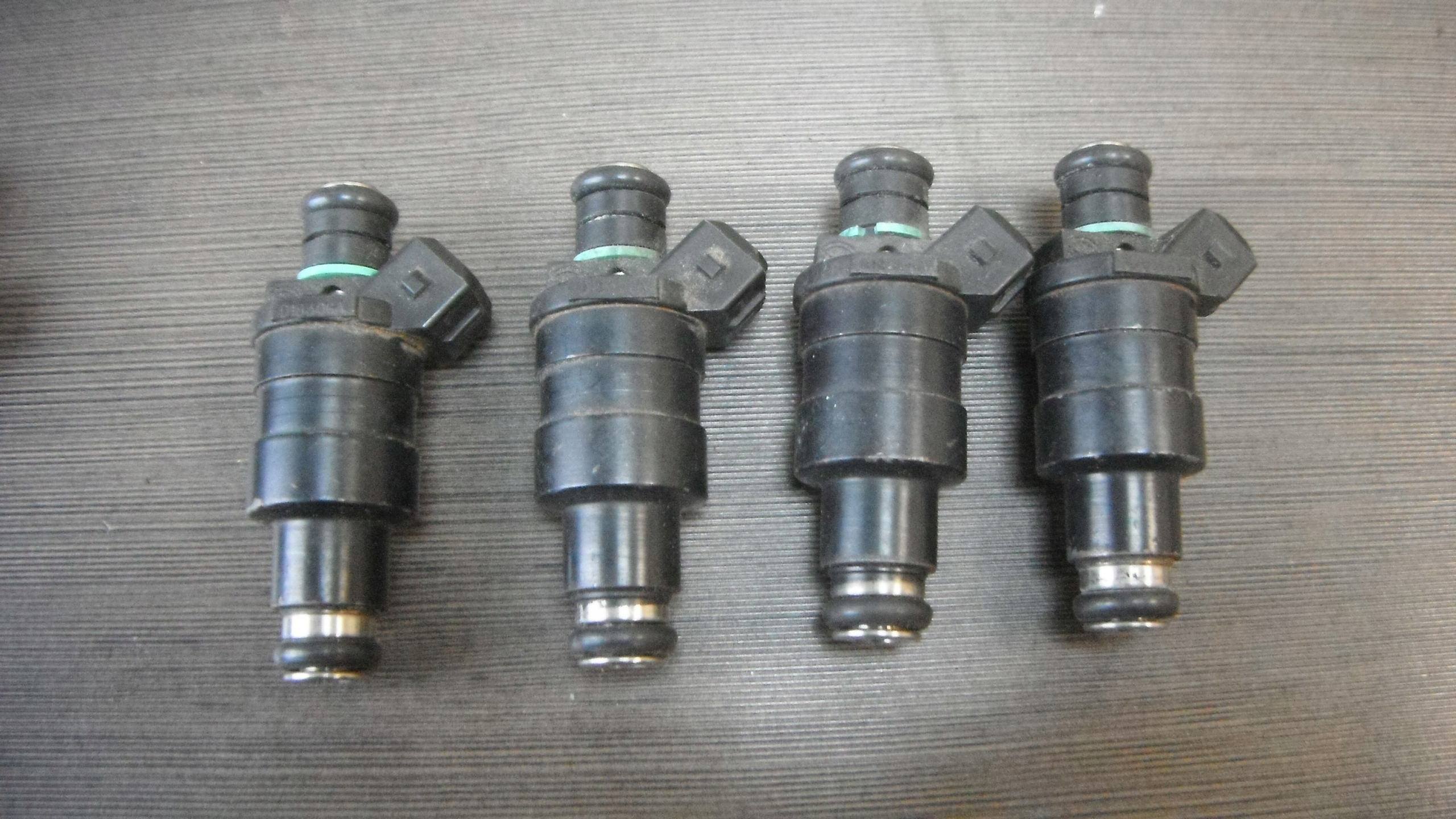 RANGE ROVER P38 4.6 WTRYSKIWACZ PALIWA D1830GA