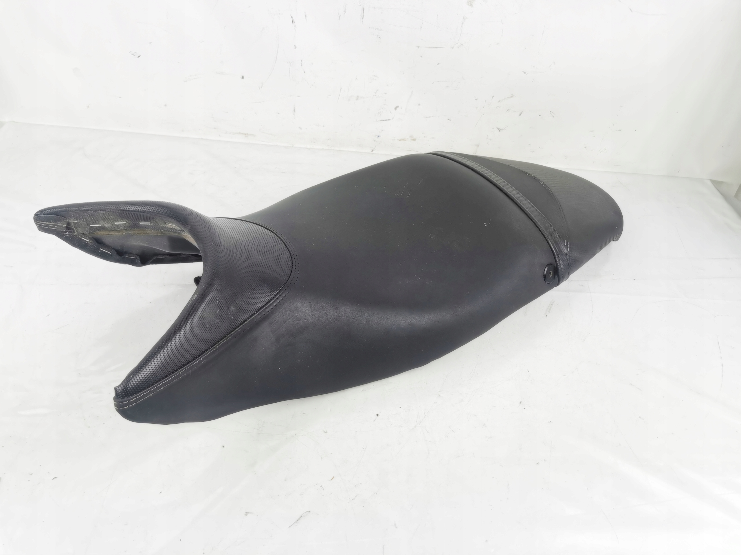 TRIUMPH STREET TRIPLE 675 07-12 SIEDZENIE