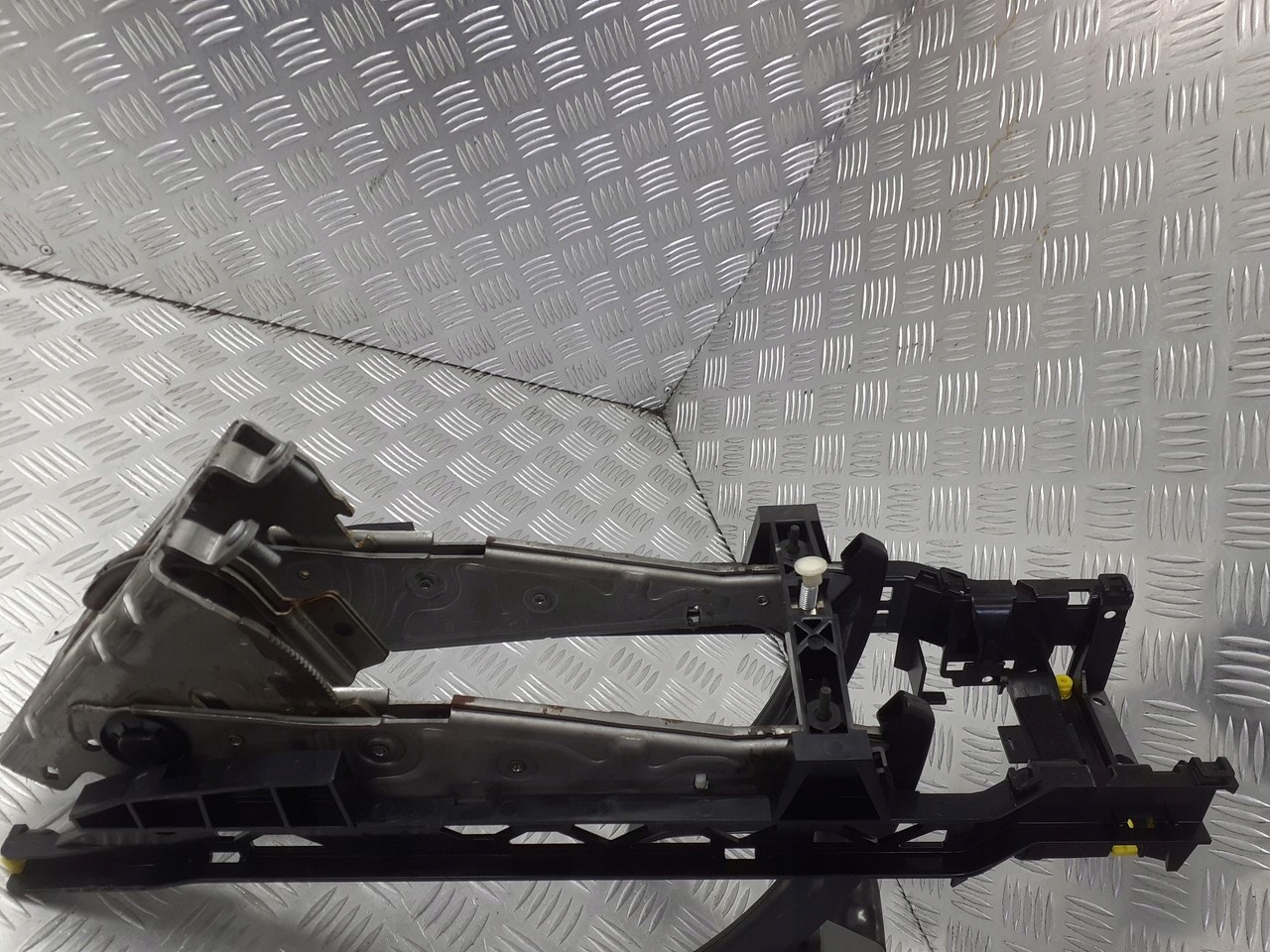 DŹWIGNIA RĘCZNEGO HAMULCA OPEL ZAFIRA B 13237304AR Producent części Opel OE