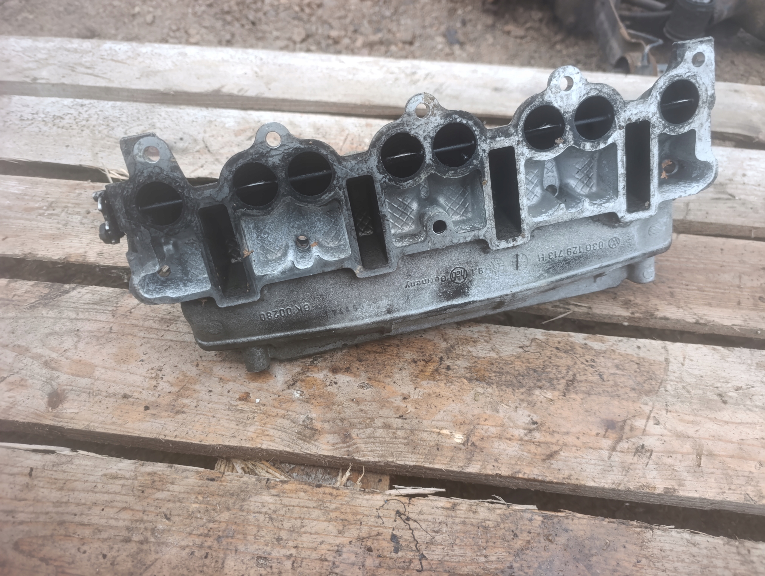 intake manifold AUDI VW SKODA 03G129713H