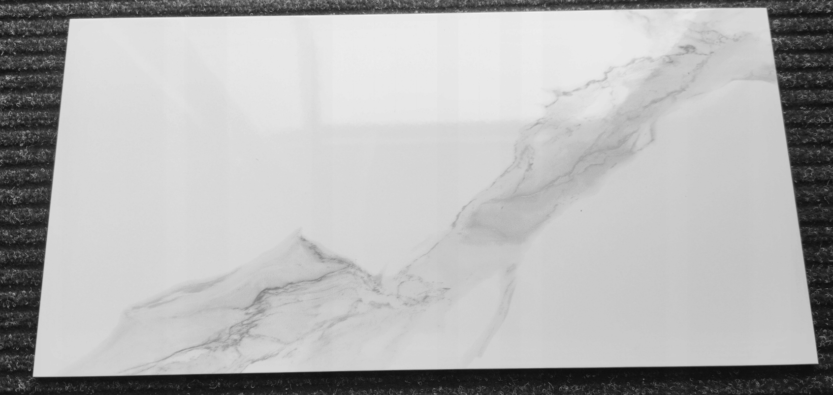 PŁYTKI ŚCIENNE POŁYSK BIAŁY MARMUR SZARA ŻYŁKA REKTYFIK 30X60 GATUNEK 1