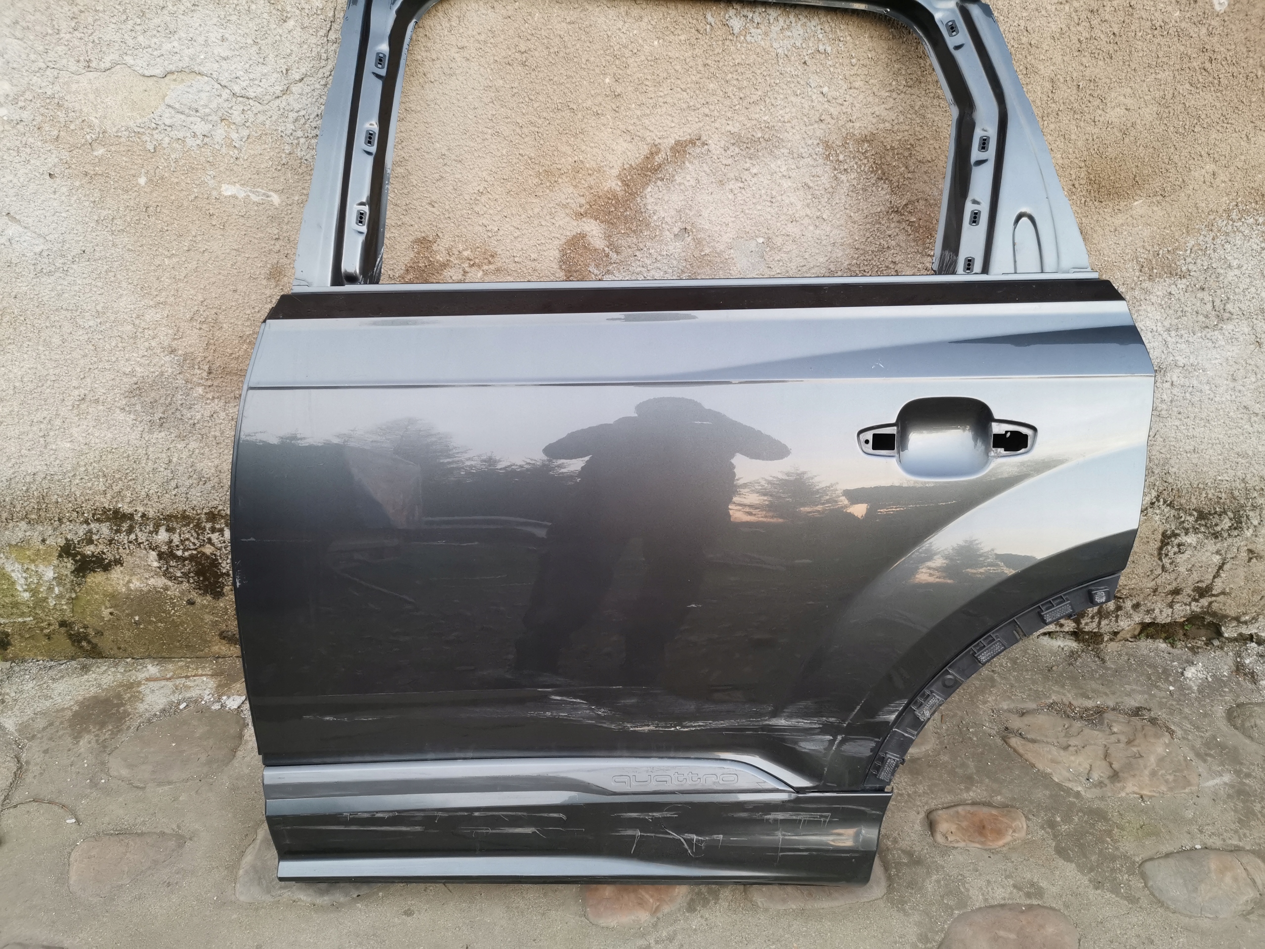 AUDI Q7 4M0 door left rear part rear. left