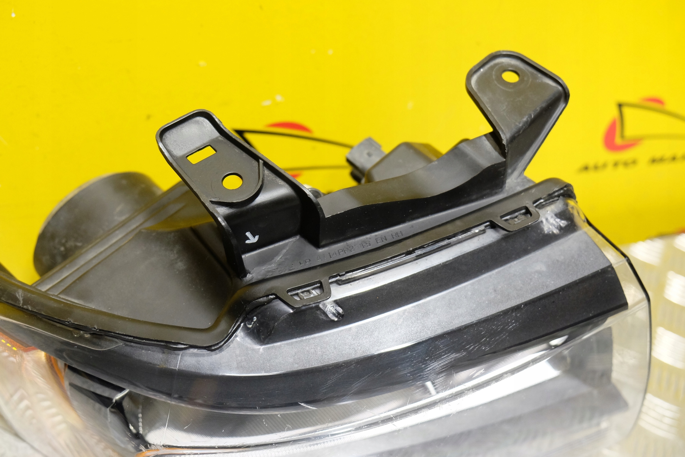 FORD EXPEDITION 2015-2017 REFLEKTOR LAMPA R USA Typ samochodu 4x4/SUV Samochody osobowe