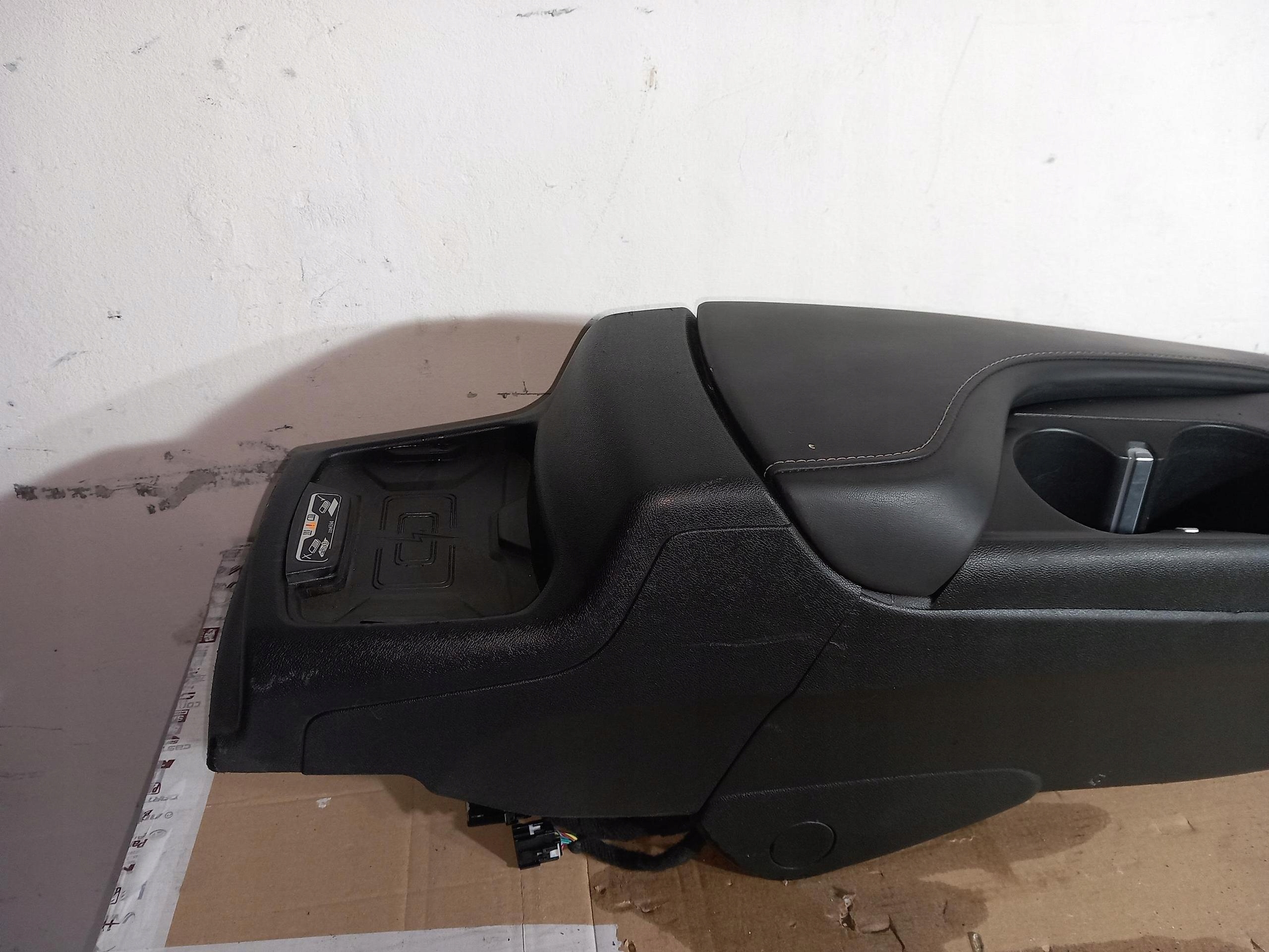 TUNEL central armrest CHEVROLER CAMARO SS 84162497