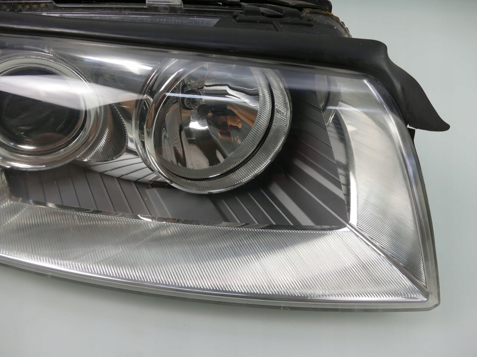 AUDI A8 D3 light right front lens brackets