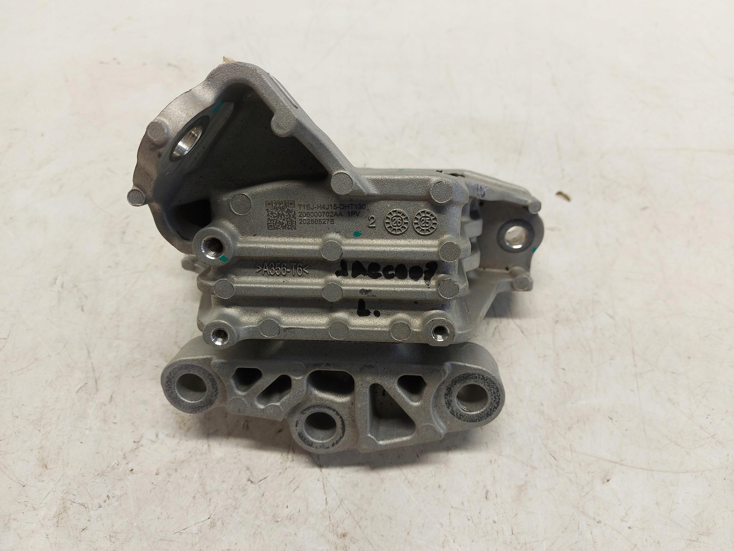 Cherry Jaecoo 7 PHEV 1.5 T-GDI gearbox mount left 206000702AA