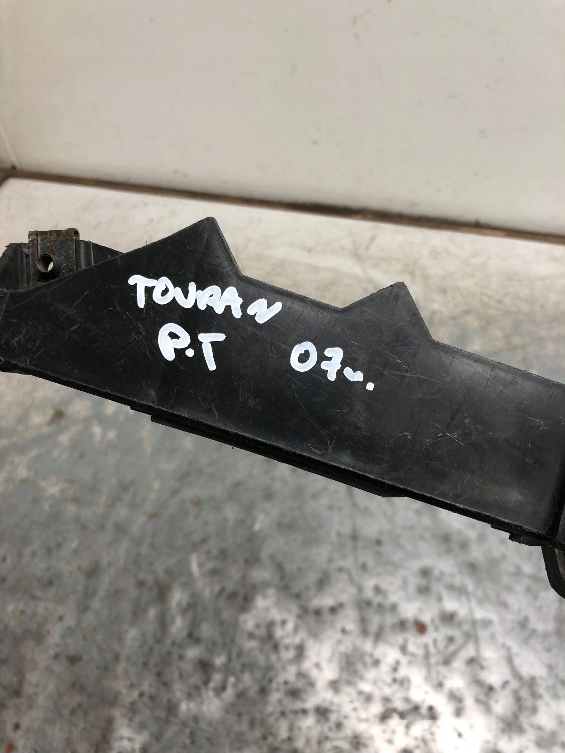 bumper bracket right rear part VW TOURAN and 1T0807376C