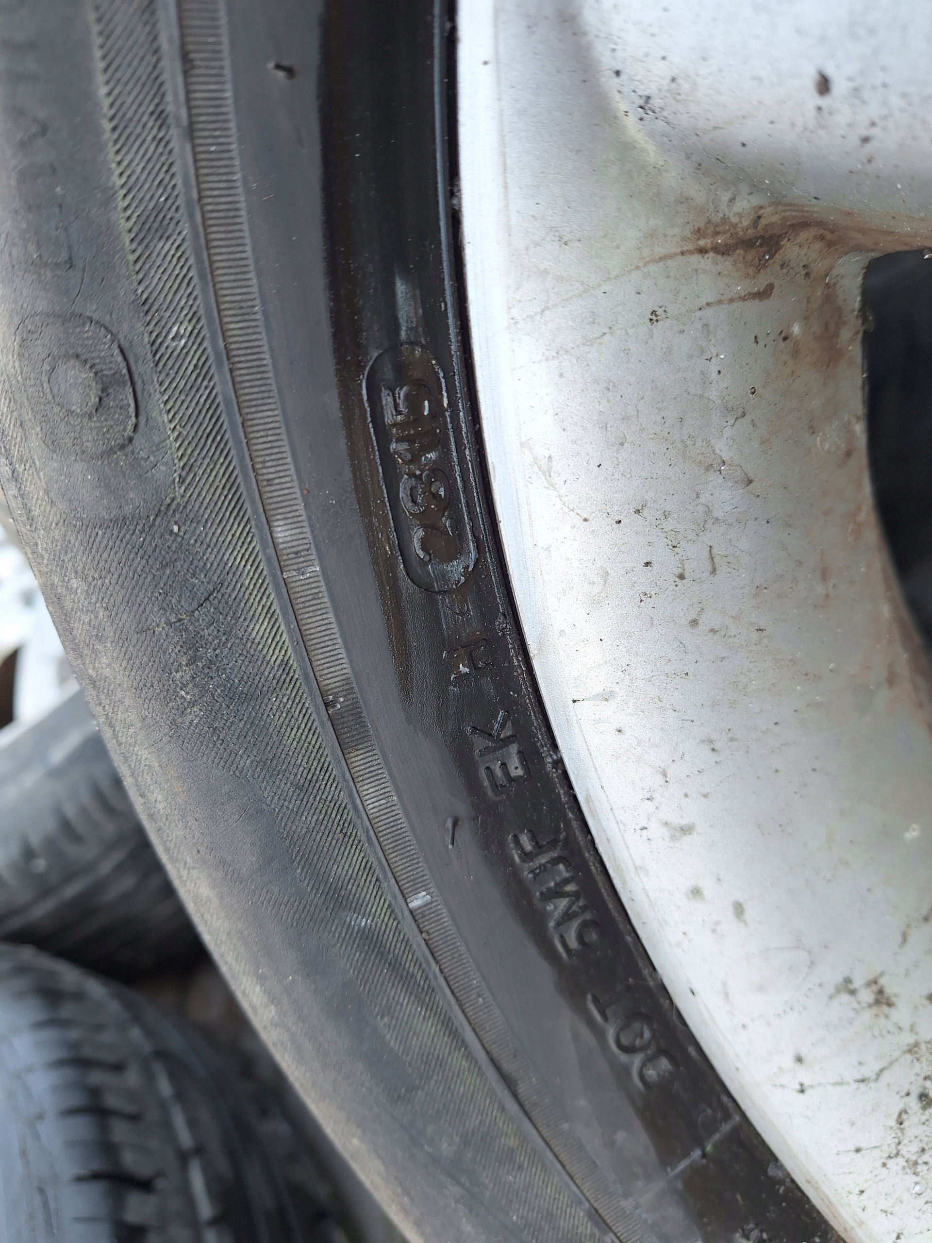 HYUNDAI IX35 09-15 discs + tyres 225/60 R17