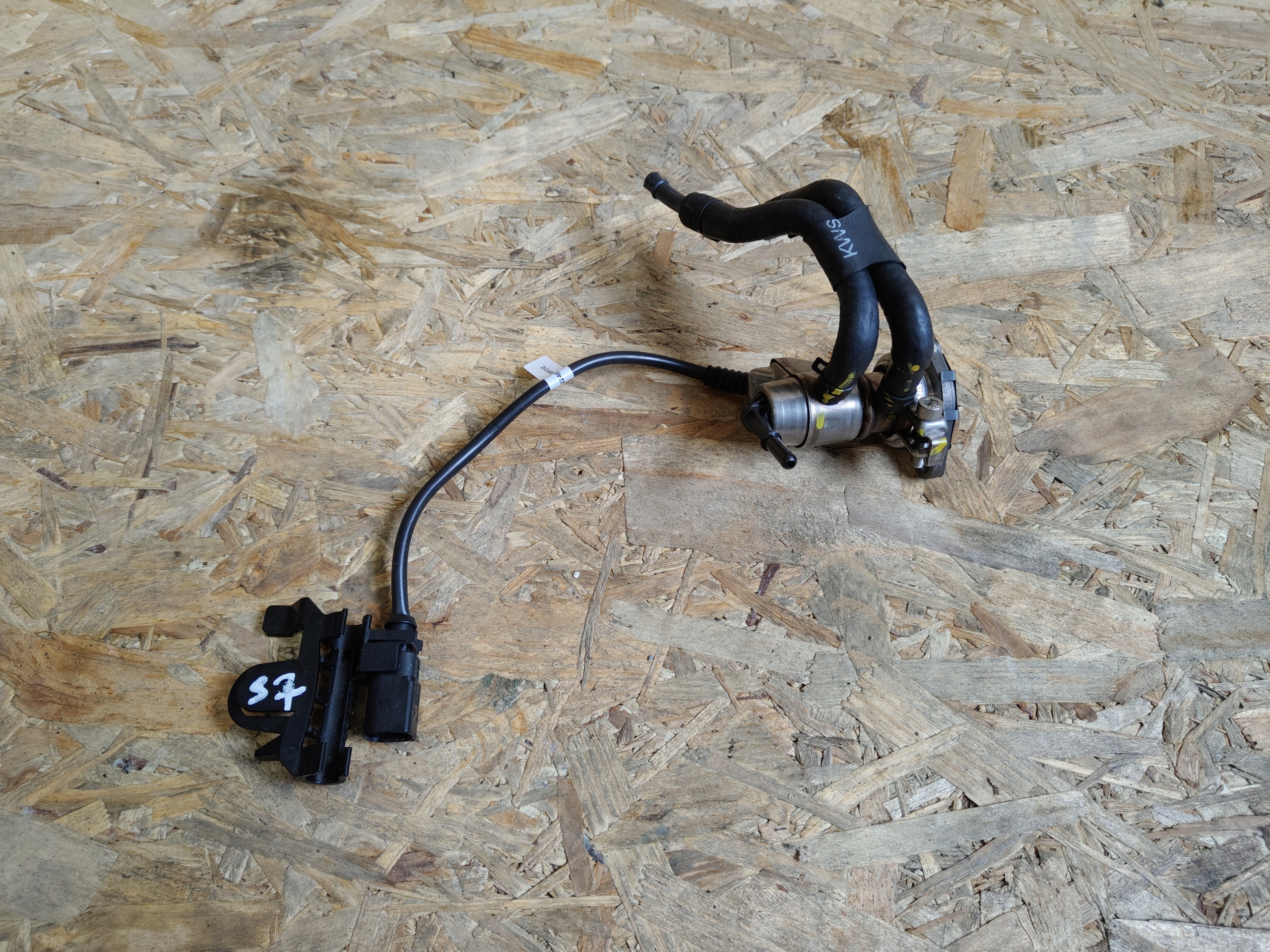 Audi A6 C8 4K форсунка AdBlue патрубок шланг 059131113G