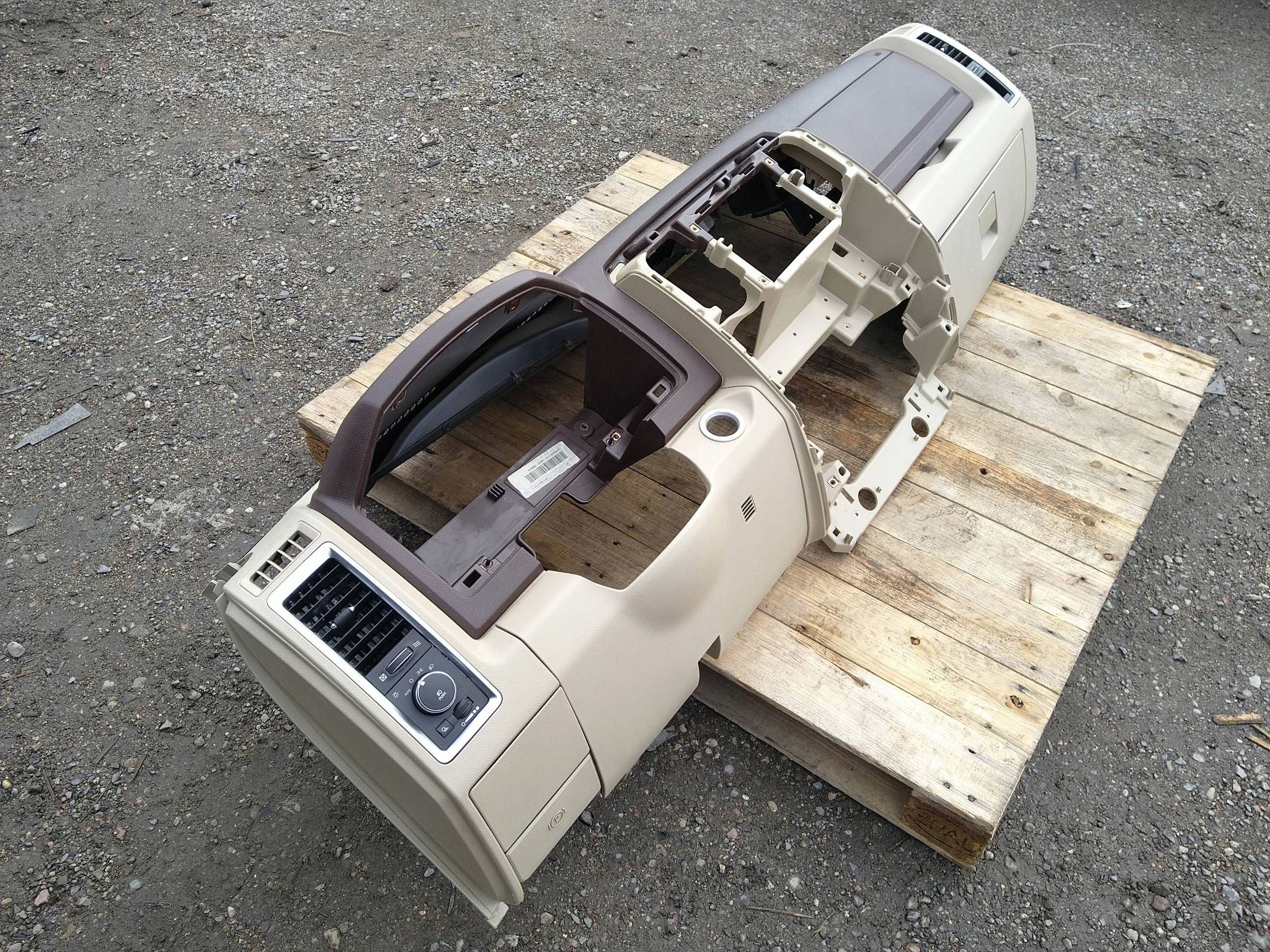dashboard instrument panel console airbag airbag passenger compartment Dodge RAM 1500 2013