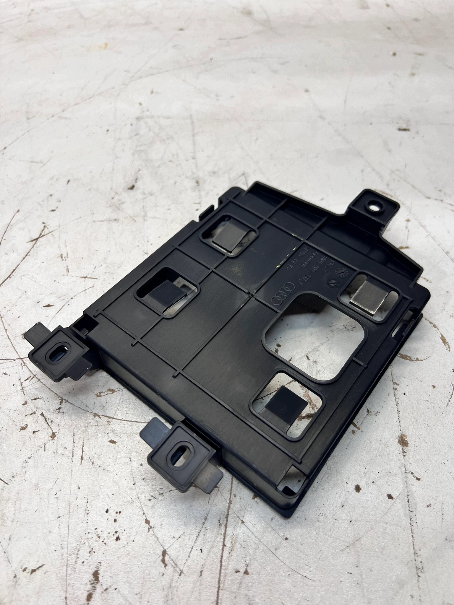 bracket holder STEROWNIKA AUDI A4 B9 A5 8W 8W0907239C