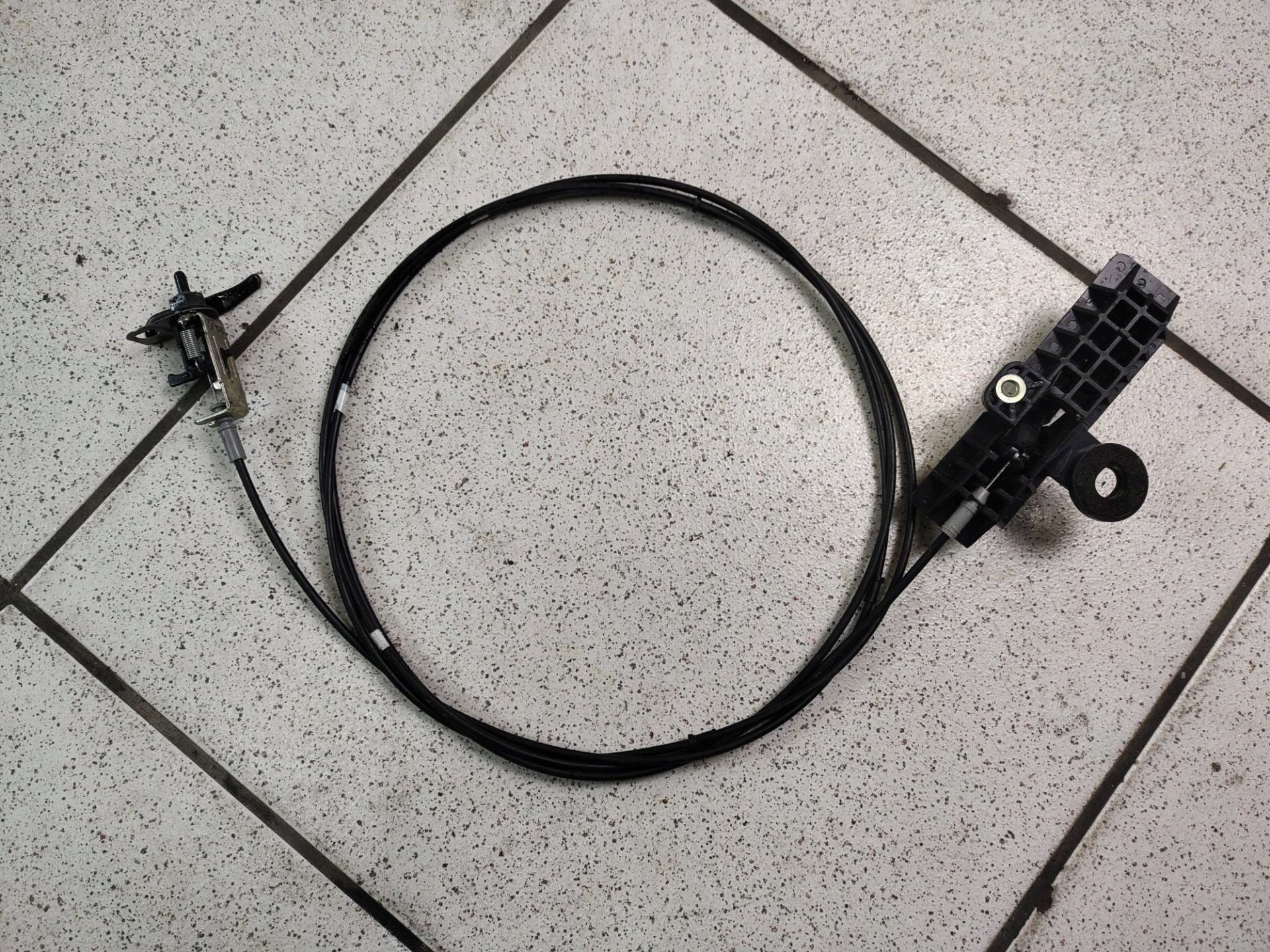 Câble pour l’ouverture du capot Réservoir Carburant Mazda CX-9 facelift 2010