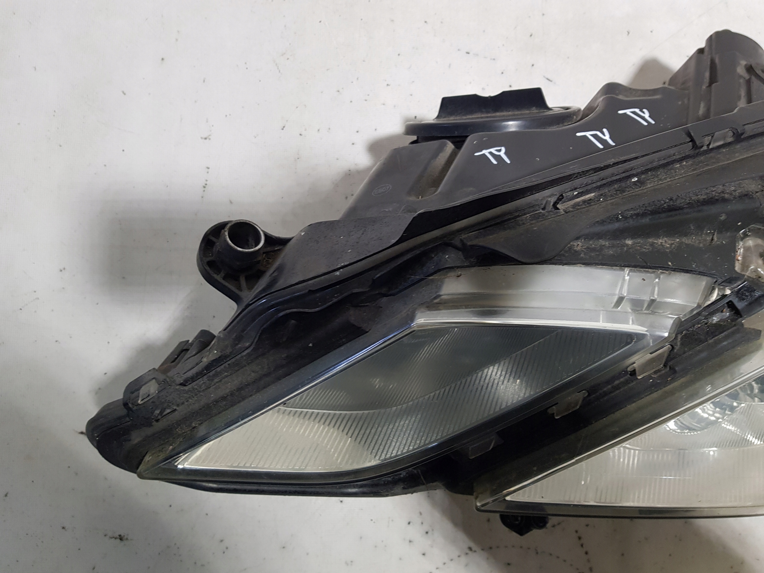 MERCEDES W212 light H7 left front UK