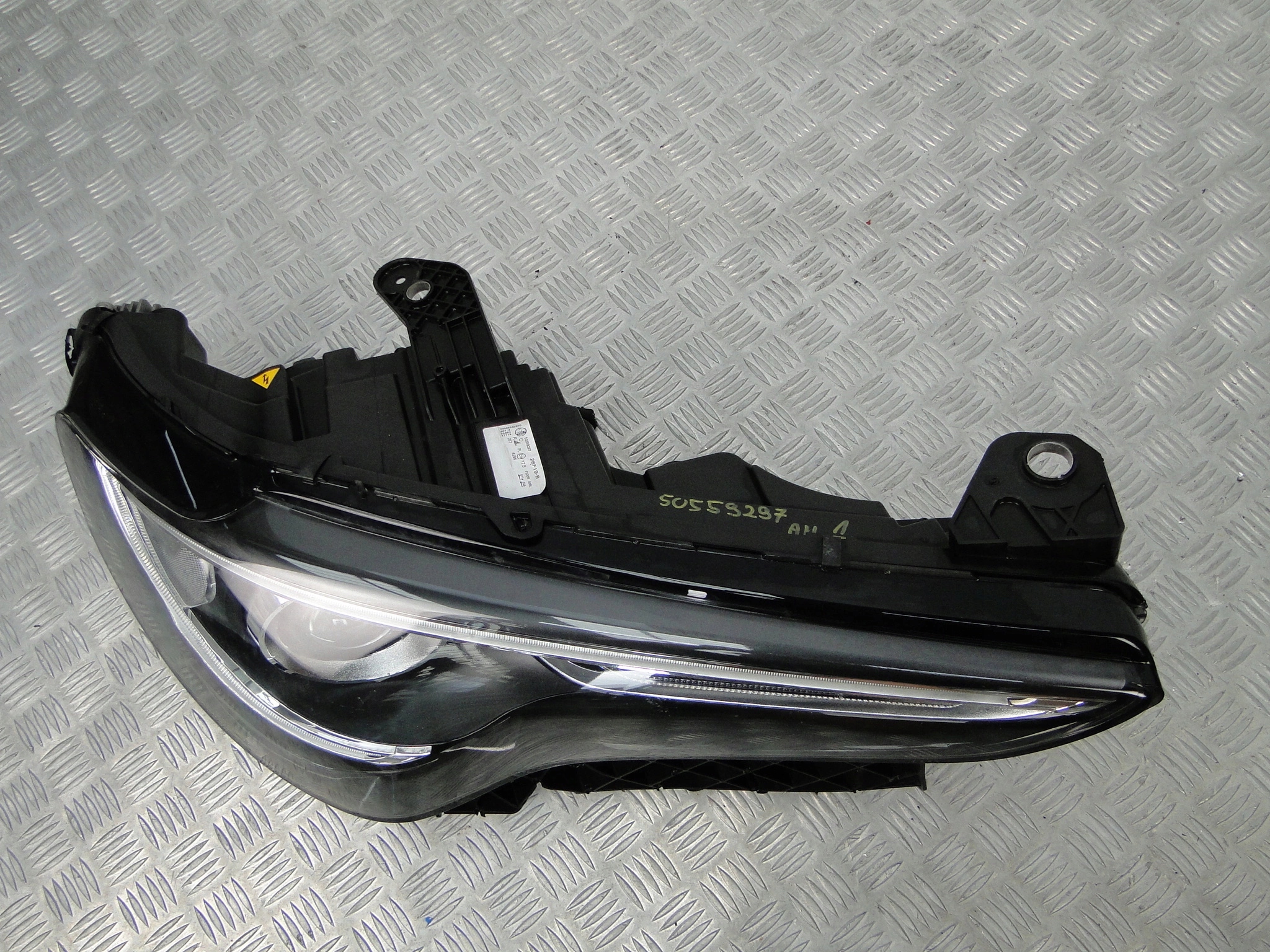 ALFA ROMEO STELVIO XENON LEWY PRAWY REFLEKTOR Numery katalogowe zamienników REFLEKTOR