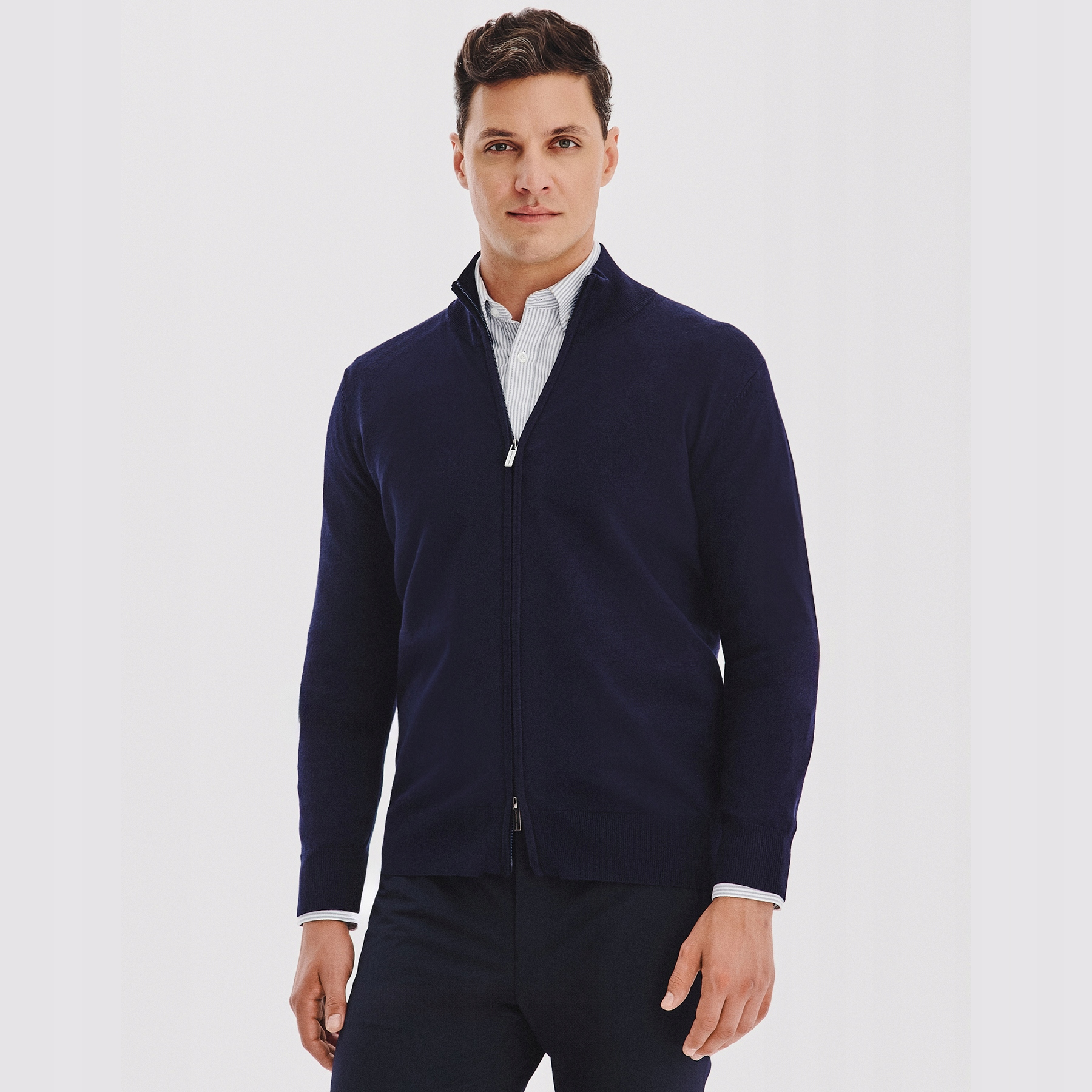 Tmavě modrý pánský svetr s pologolfem a zipem Pako Lorente vel