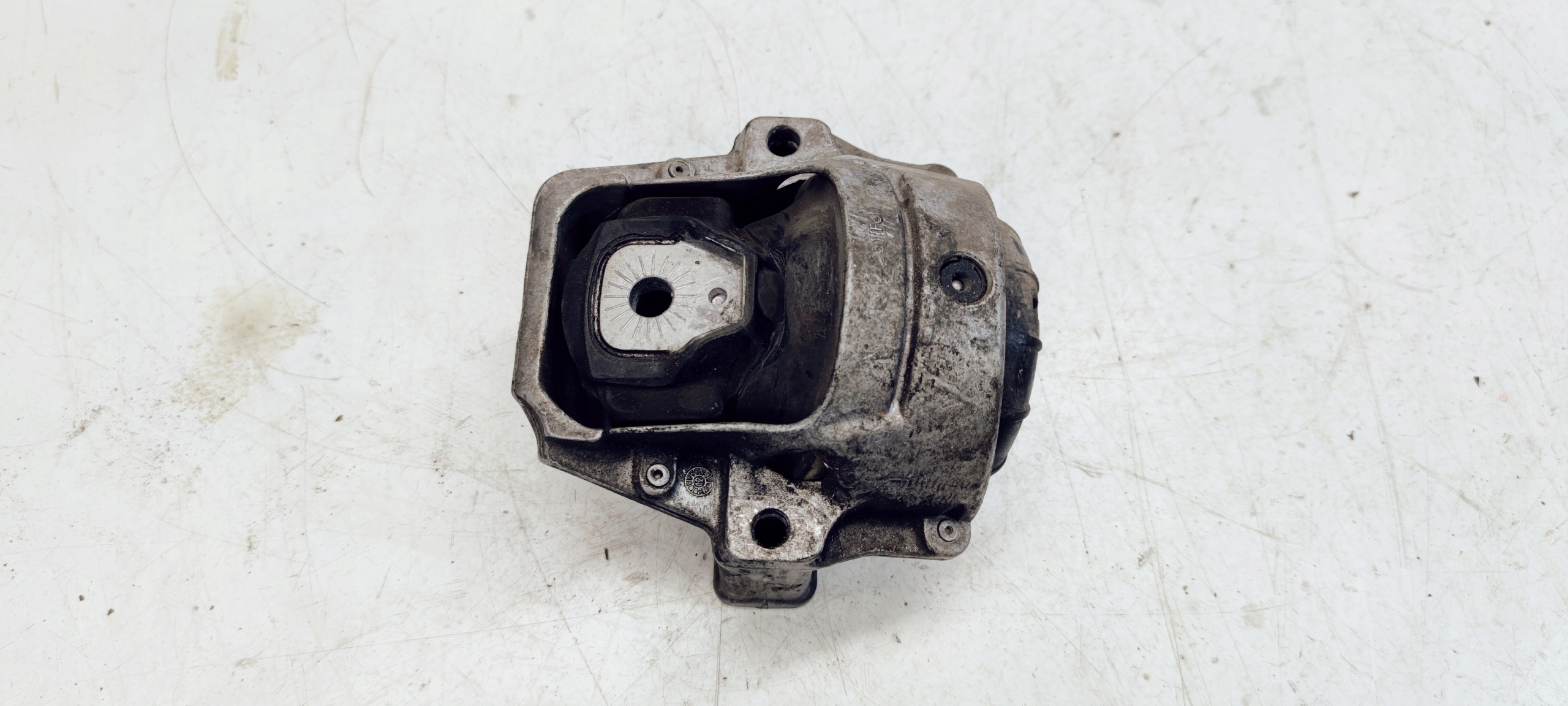 engine mount L P AUDI A4 B8 A5 Q5 8R0199381AN
