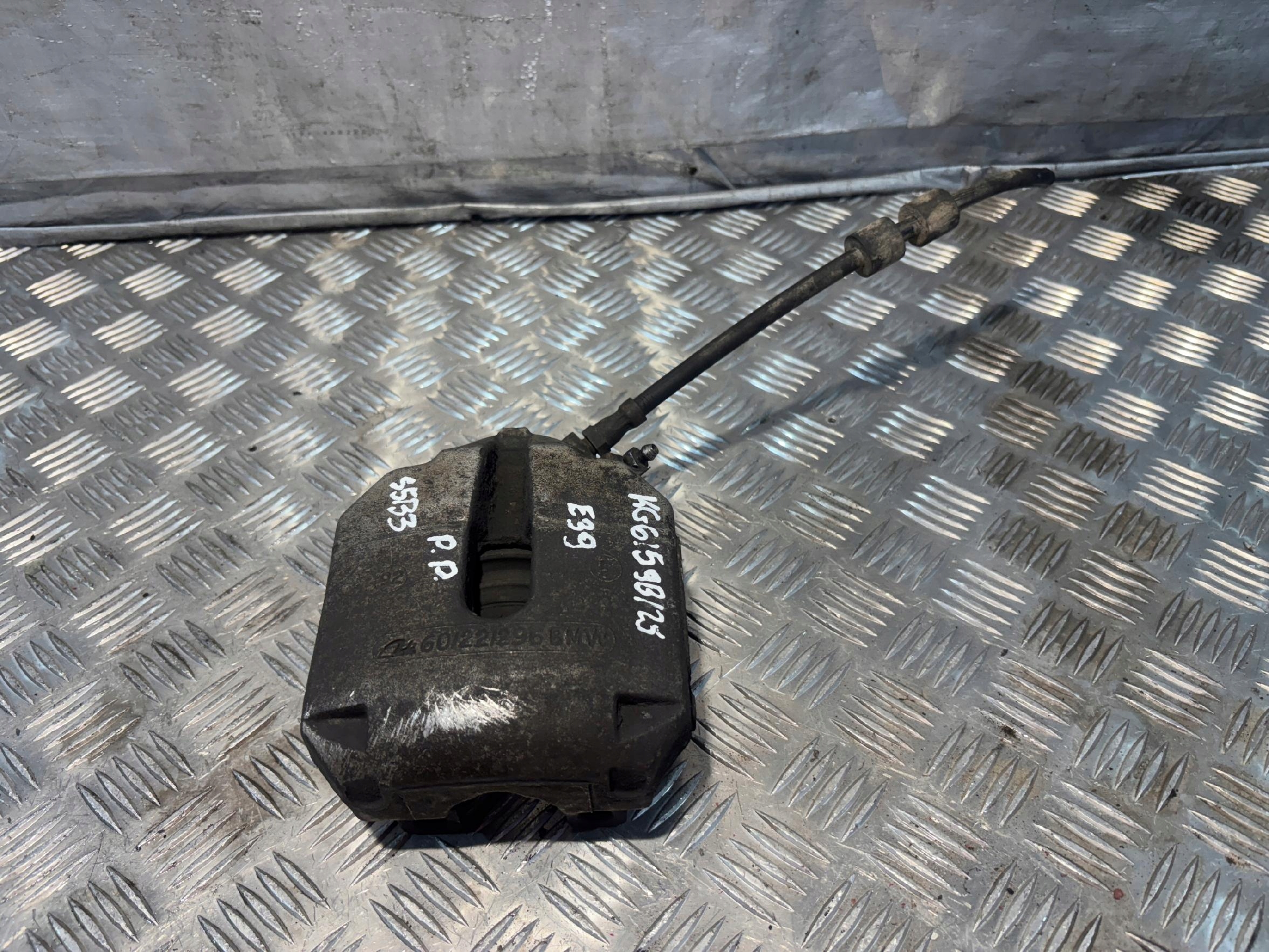 caliper brake right front BMW E39 Tournig 520i