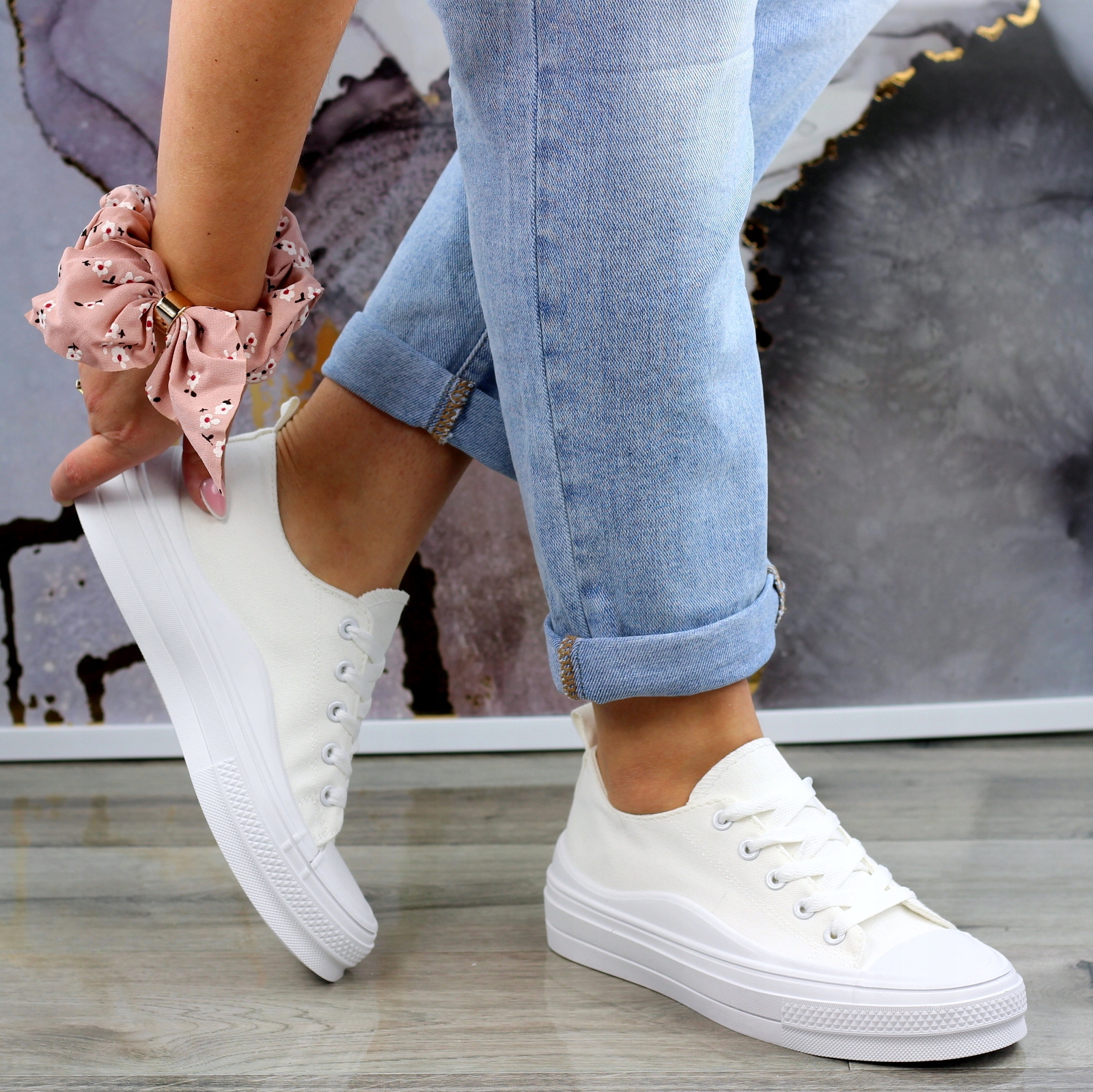 BIAŁE TRAMPKI DAMSKIE NA GRUBEJ PODESZWIE 40 Model trampki