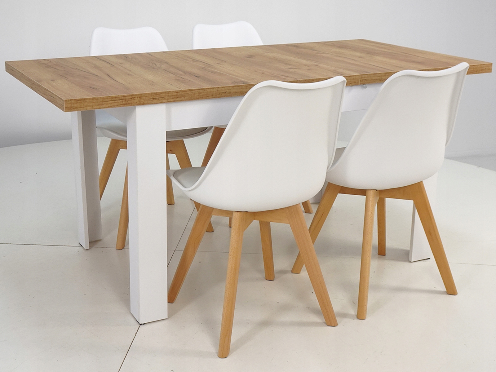 4 SKANDYNAWSKIE krzesła i BIAŁY ROZKŁADANY STÓŁ Szerokość stołu 80 cm