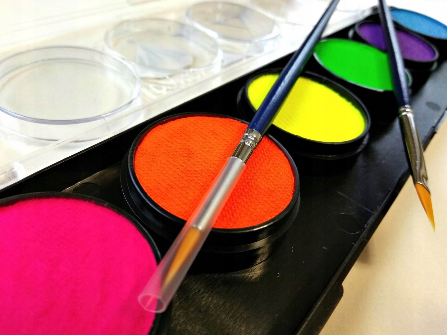 Paleta farb do malowania twarzy i ciała Diamond FX Neon 6x10 g Marka Diamond FX