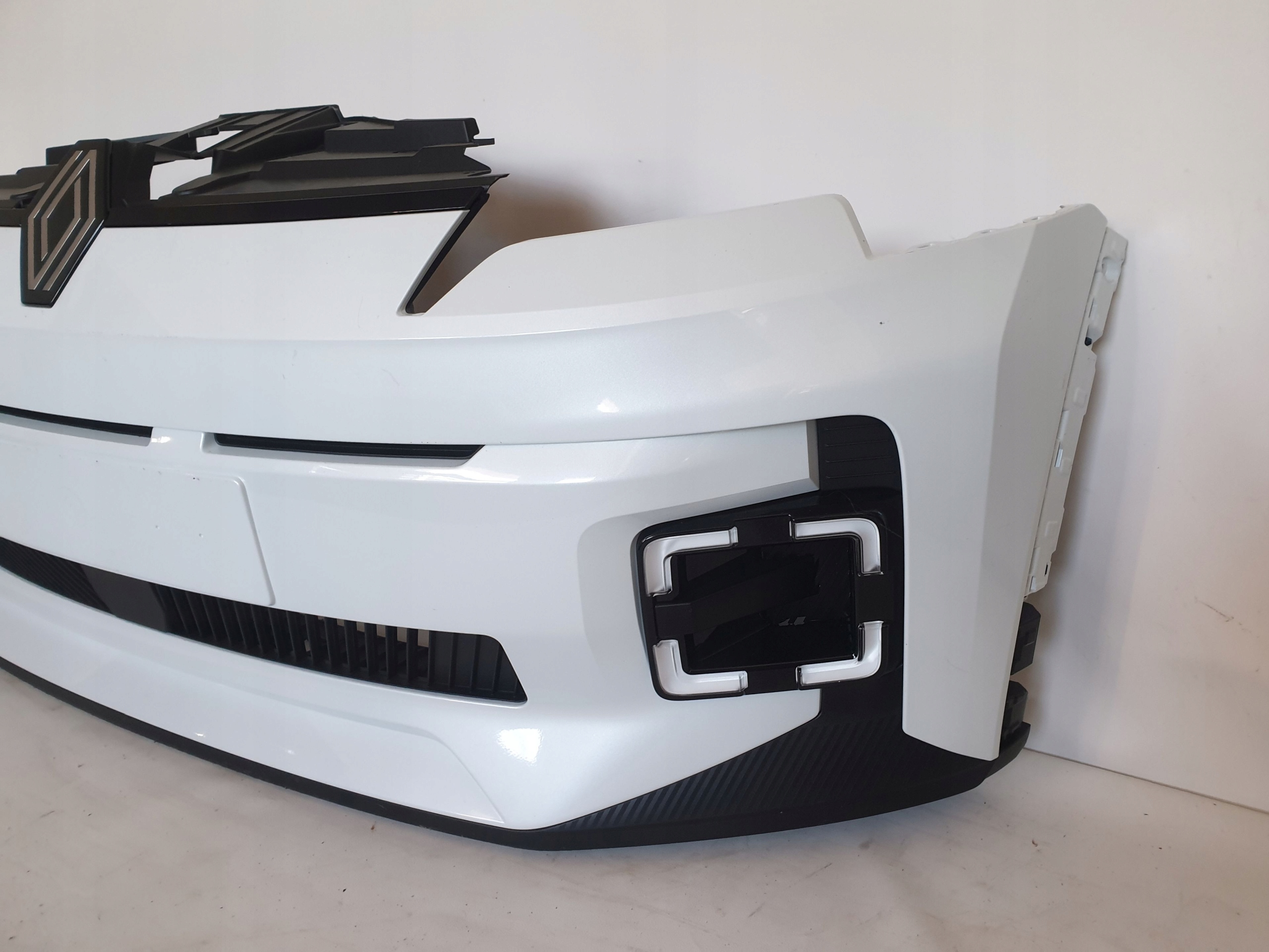 RENAULT 5 V E-TECH 24-> bumper front front RADAR LED cover 62010M626R