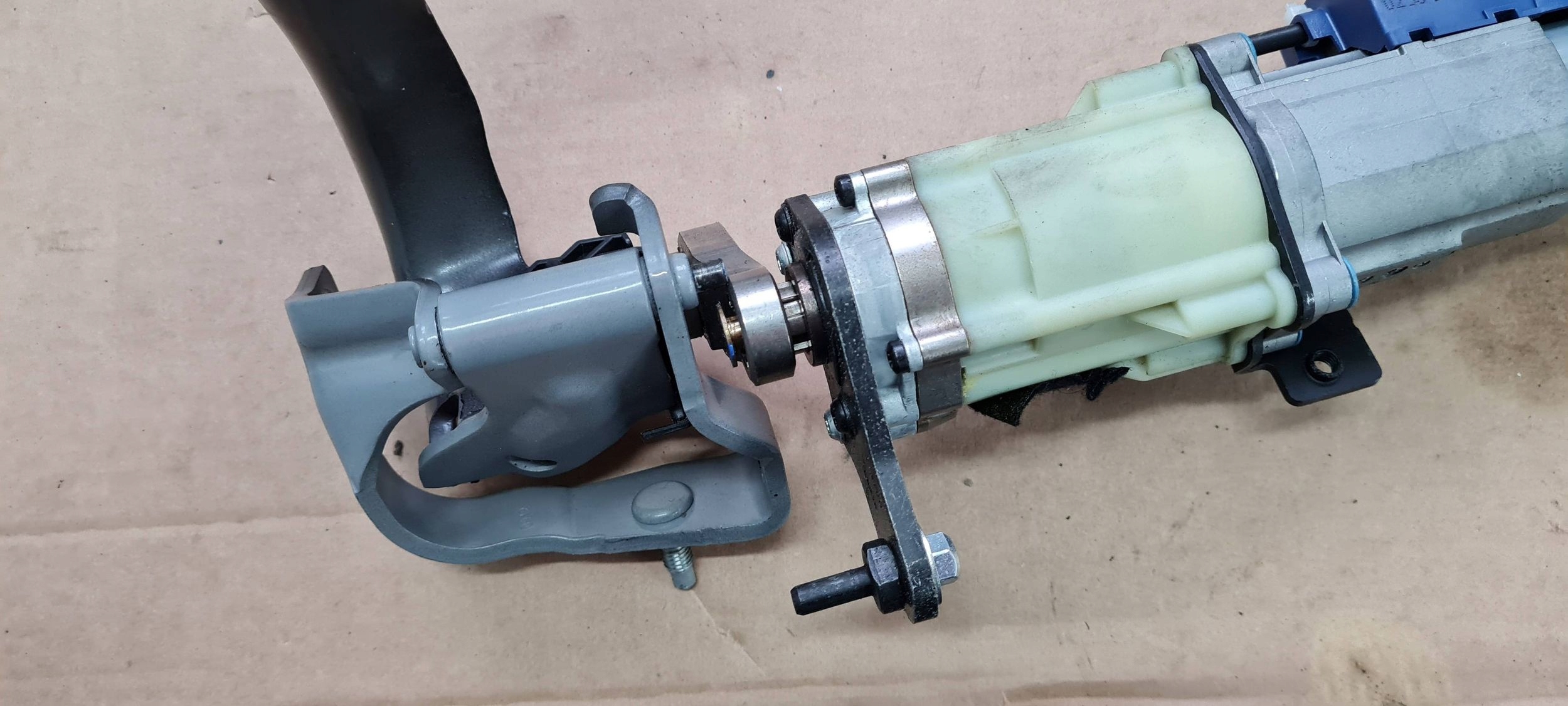 SQ5 8R Q5 LIFT damper electrical bonnet boot right 8R0827852B