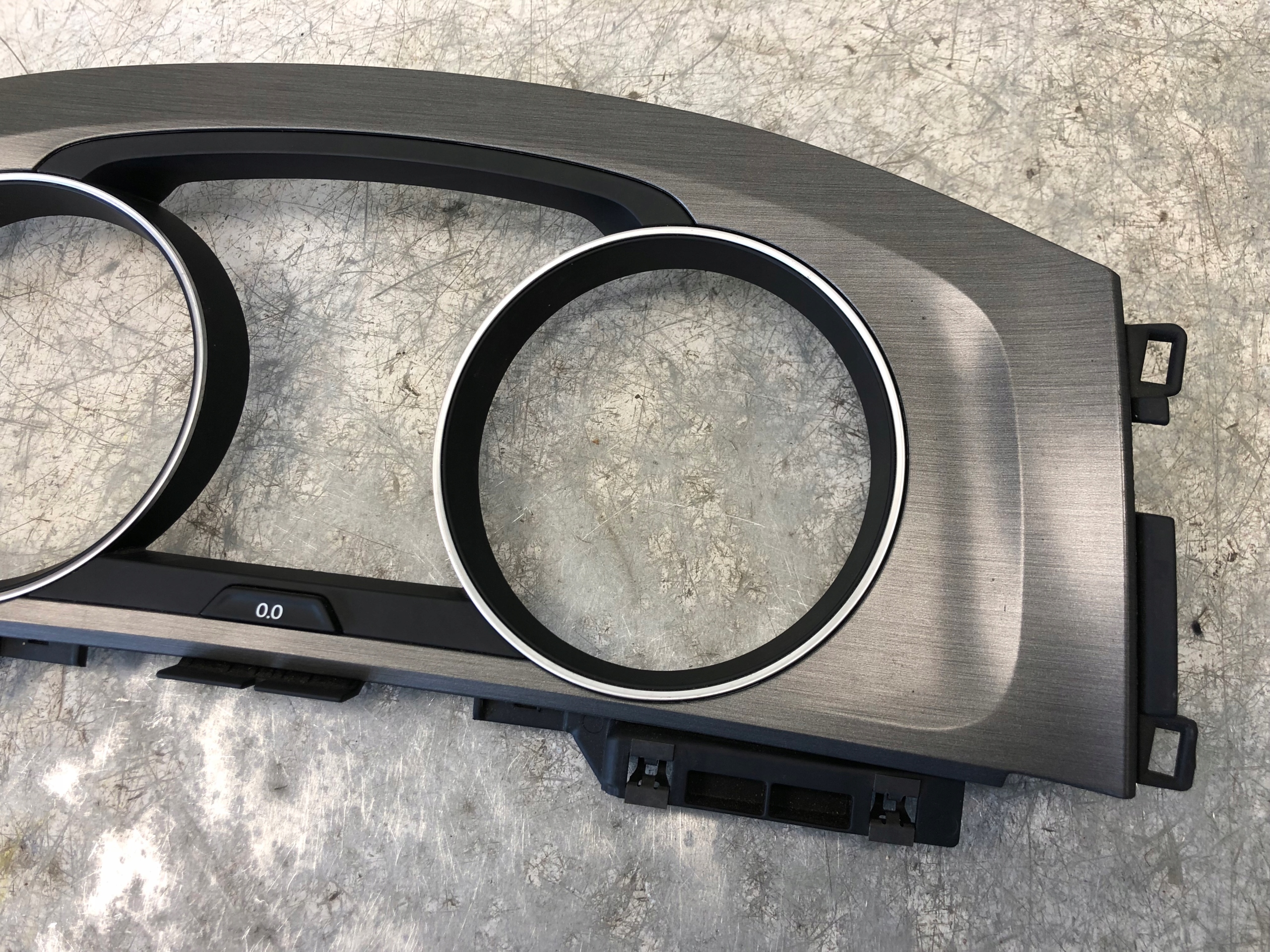 châssis DEKOR compte tours VW GOLF VII 5G0857059