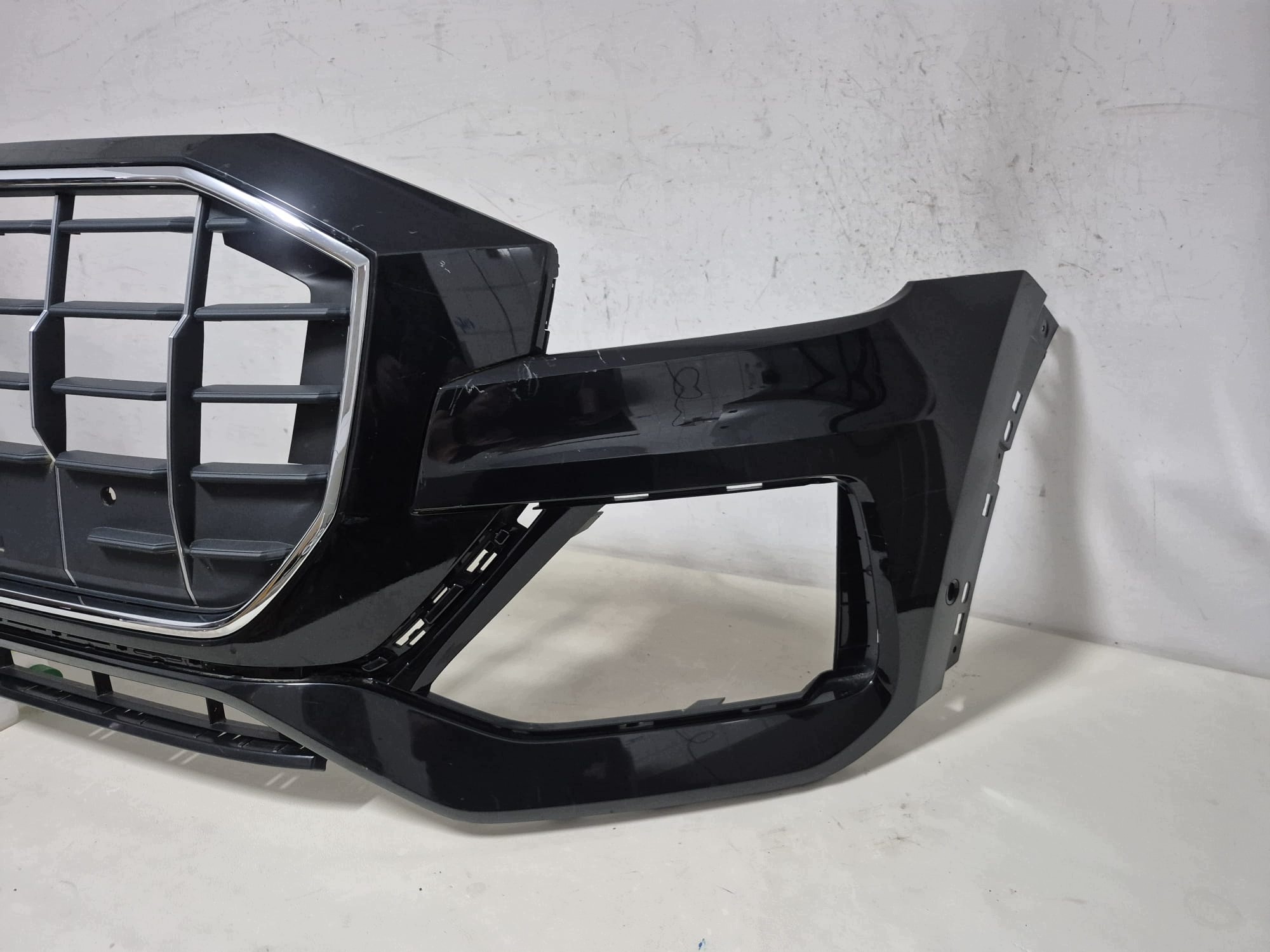 AUDI Q8 4M8 ZWYKLY 18- bumper front front grill grid PDC 4M8807437A