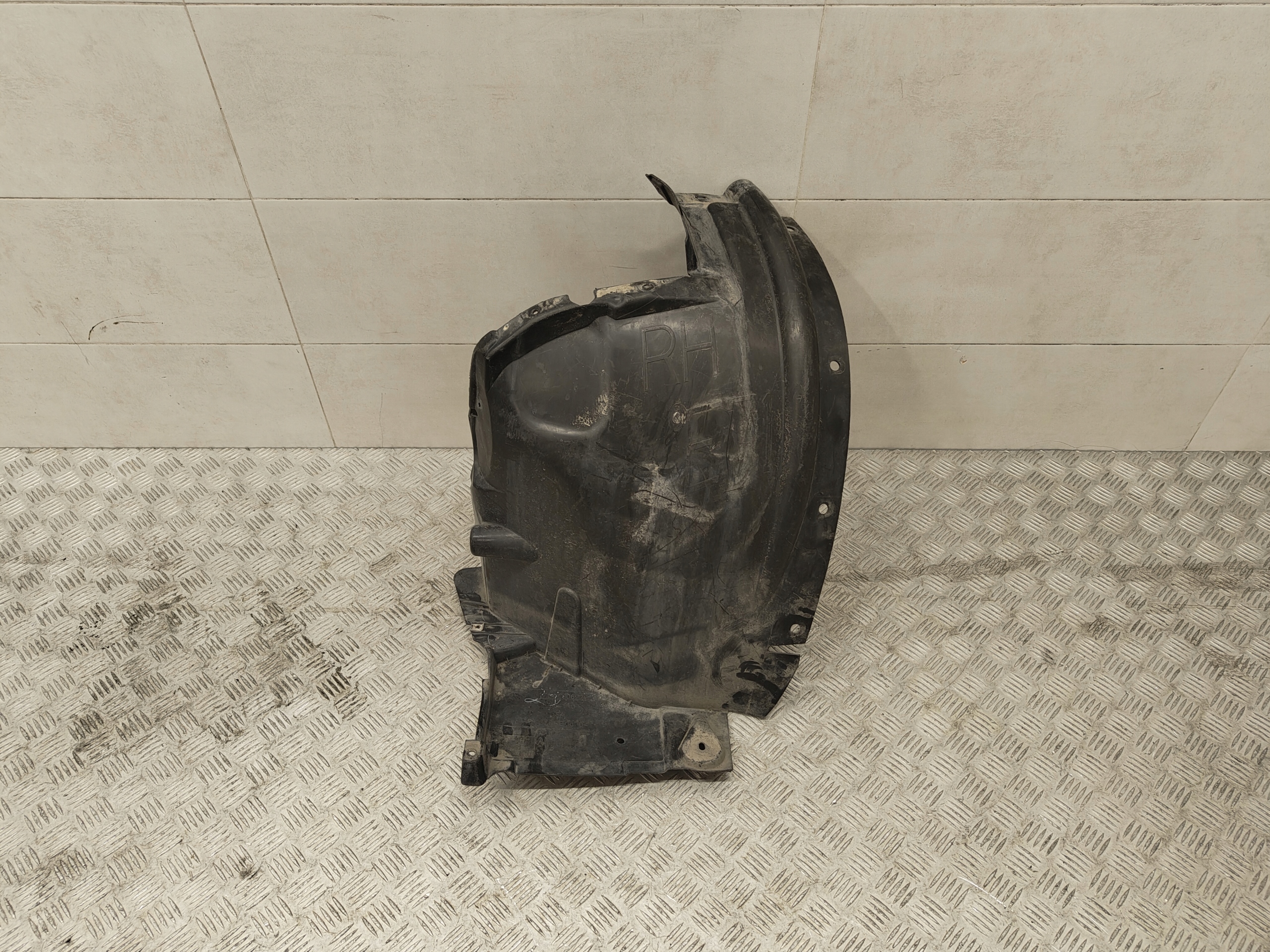 BMW X6 E71 mudguard front right 7180622