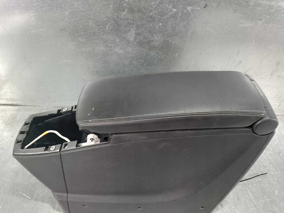 подлокотник renault SCENIC III ( 09-16 ) 8-127-320