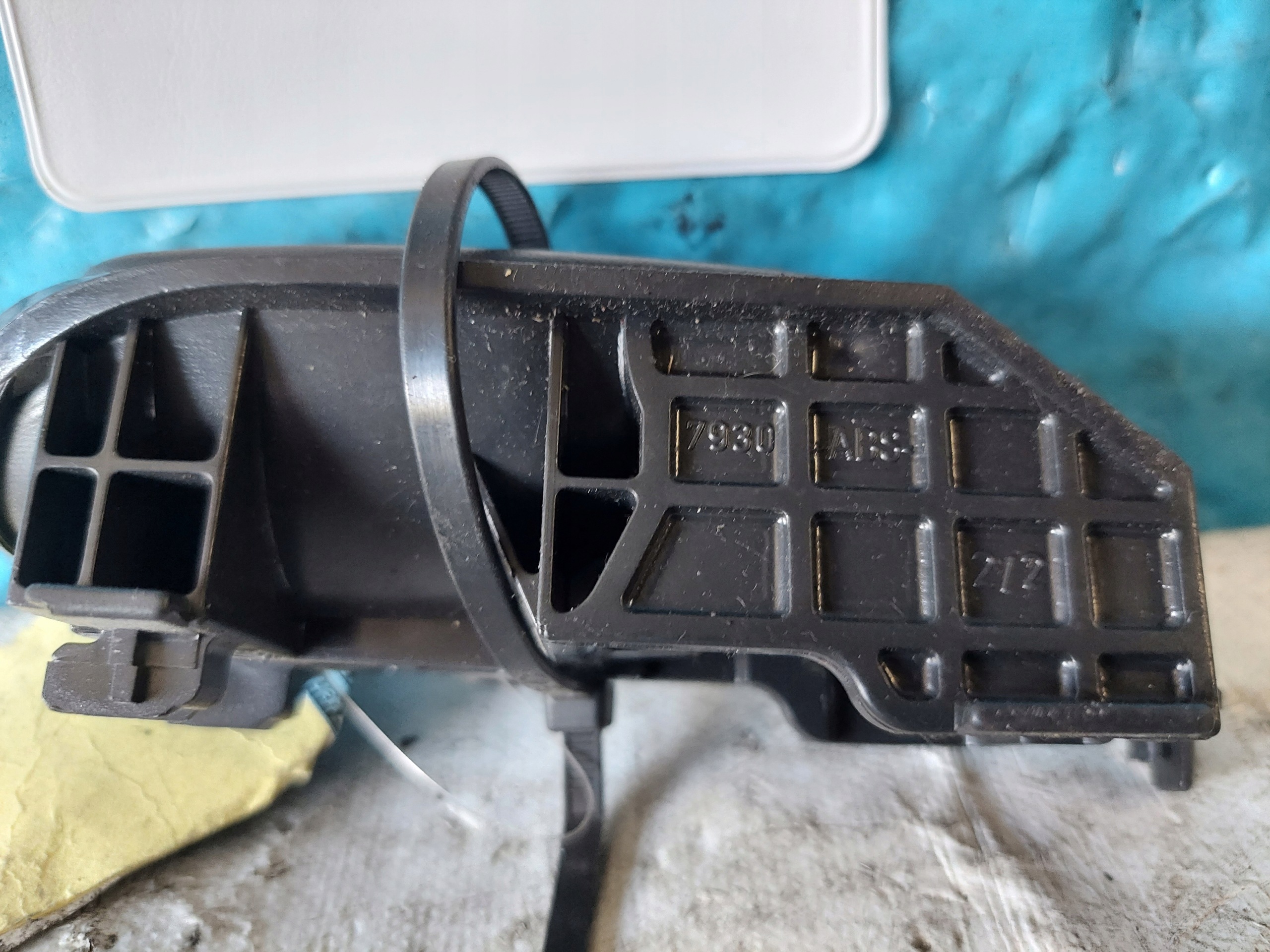 handle right front YARIS and 2005 R