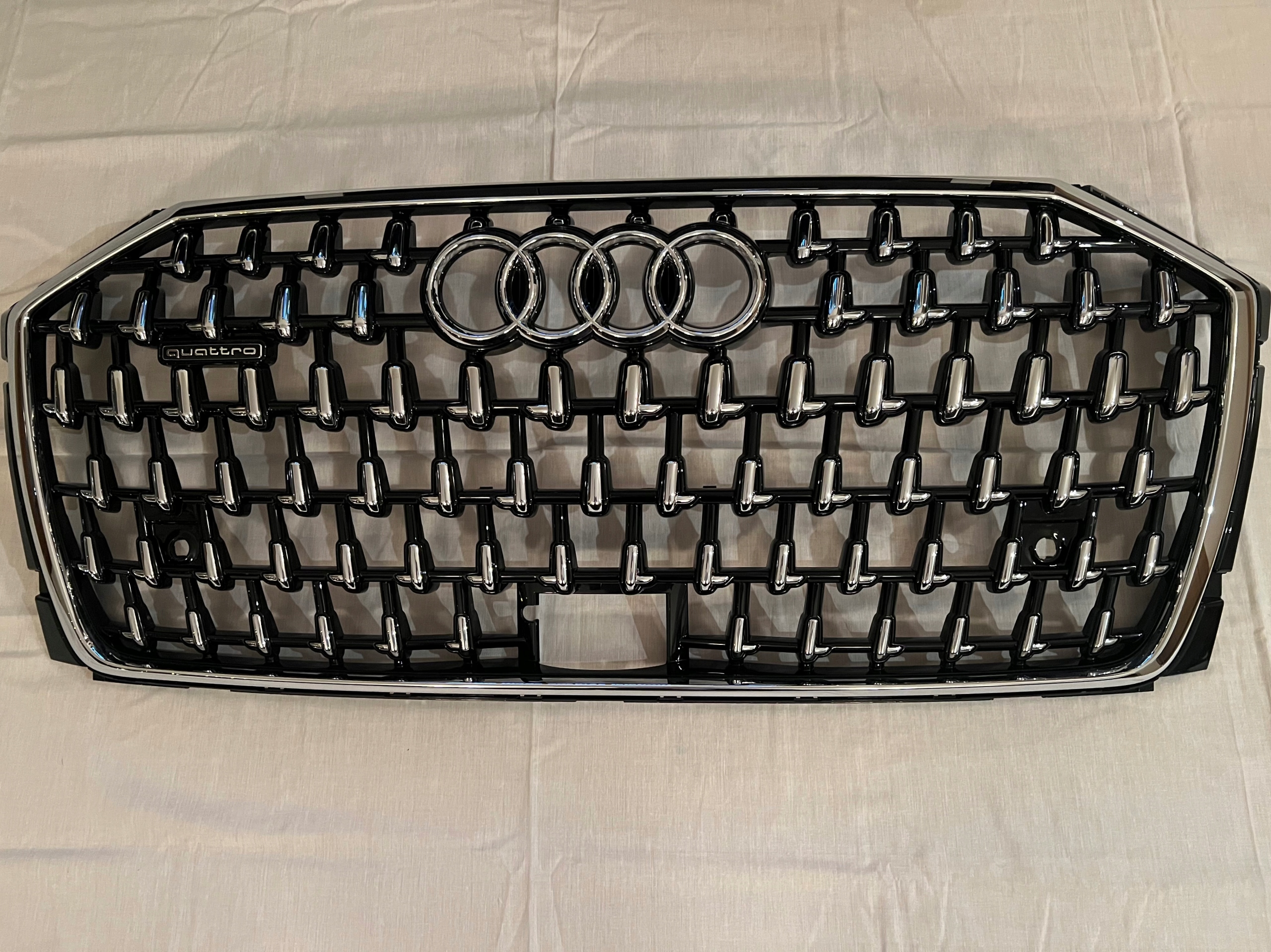 AUDI A8 D5 4N LIFT ORYGINALNA ATRAPA GRILL 4N0853651AB