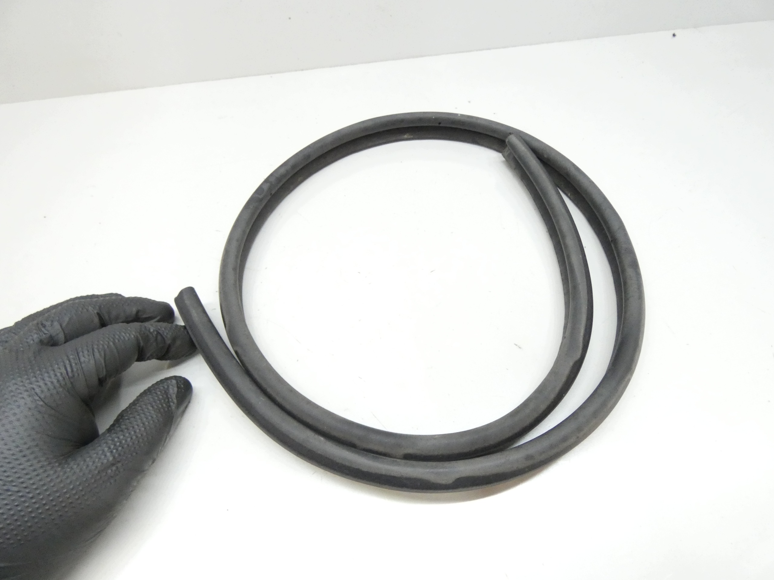 gasket under the window bonnets HYUNDAI I30 and FD 07-12