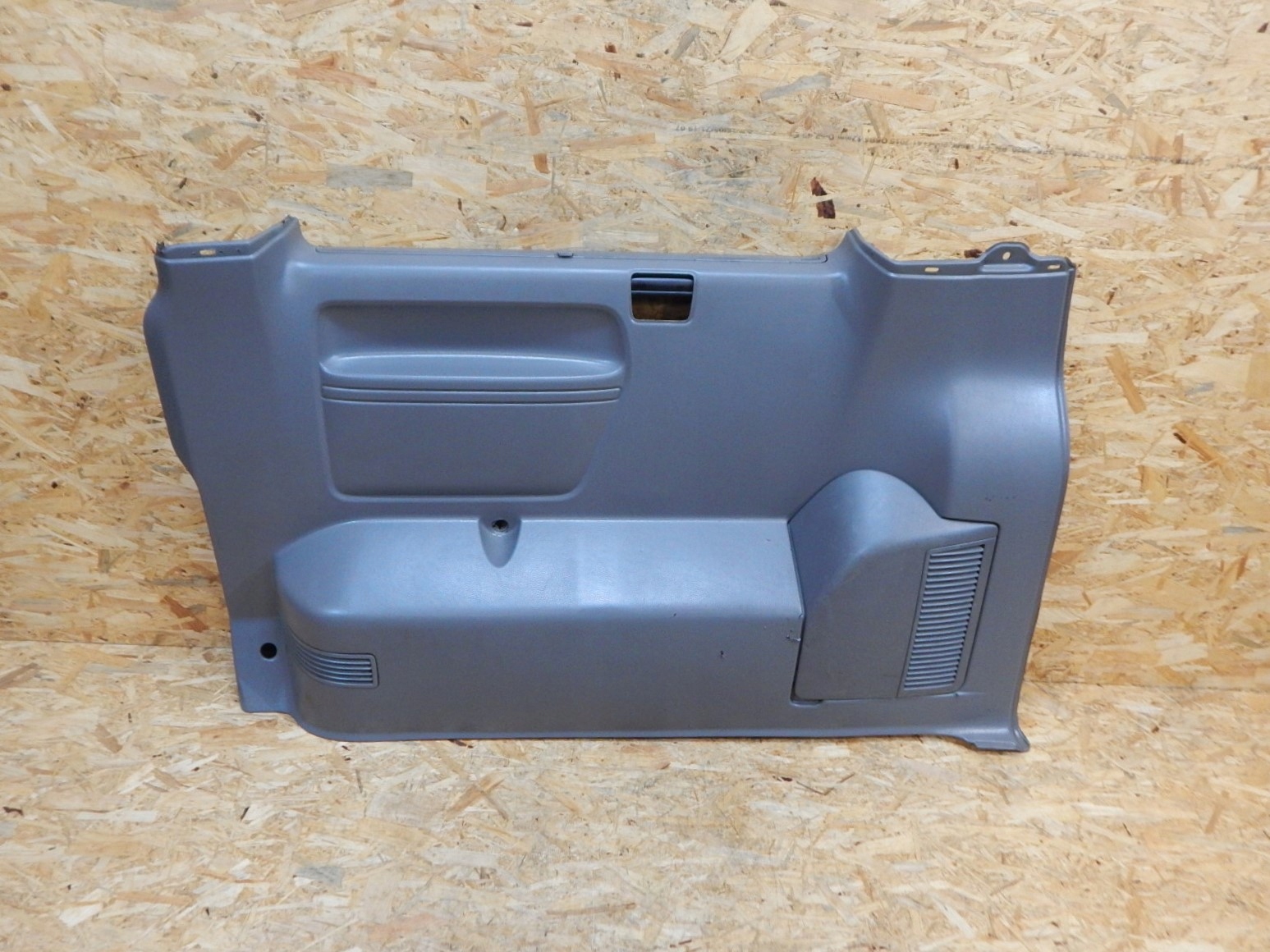 VW T5 CARAVELLE бекон обивка правая задняя