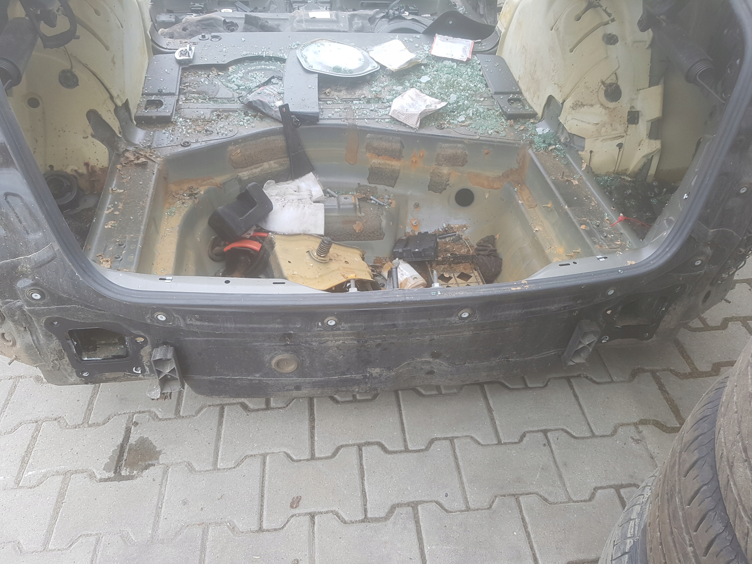 AUDI A6 C7 4G 11-18r SEDAN PAS TYLNY